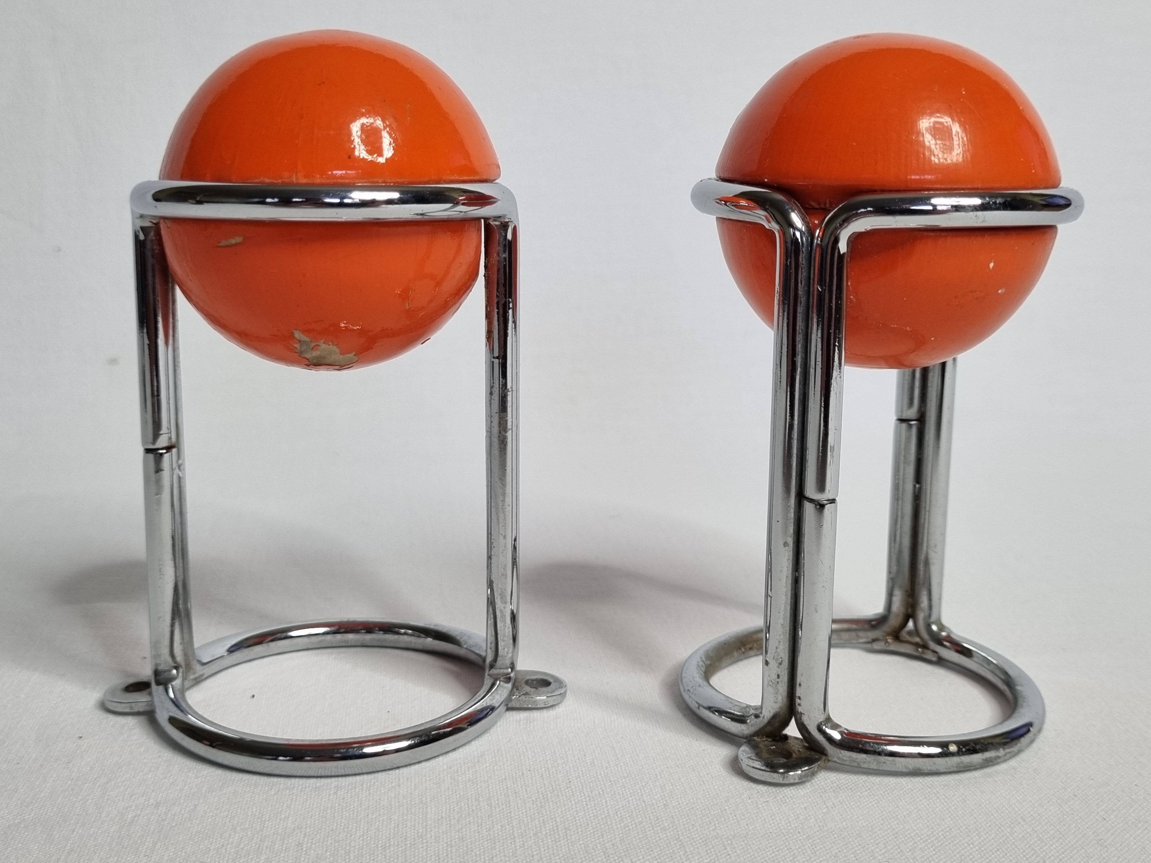 “Space Age” wall coat rack, two spherical coat hooks