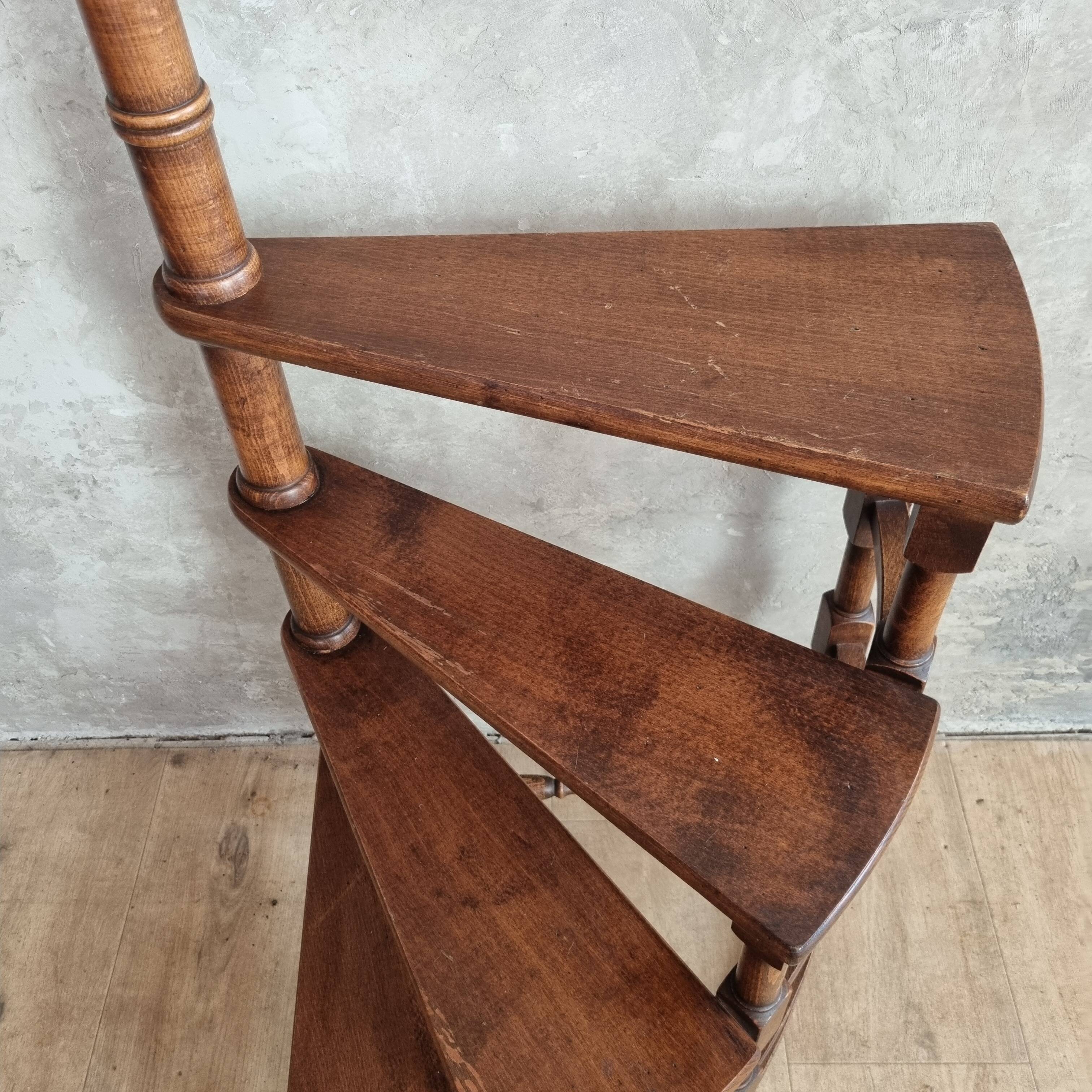 Escalier de bibliothèque