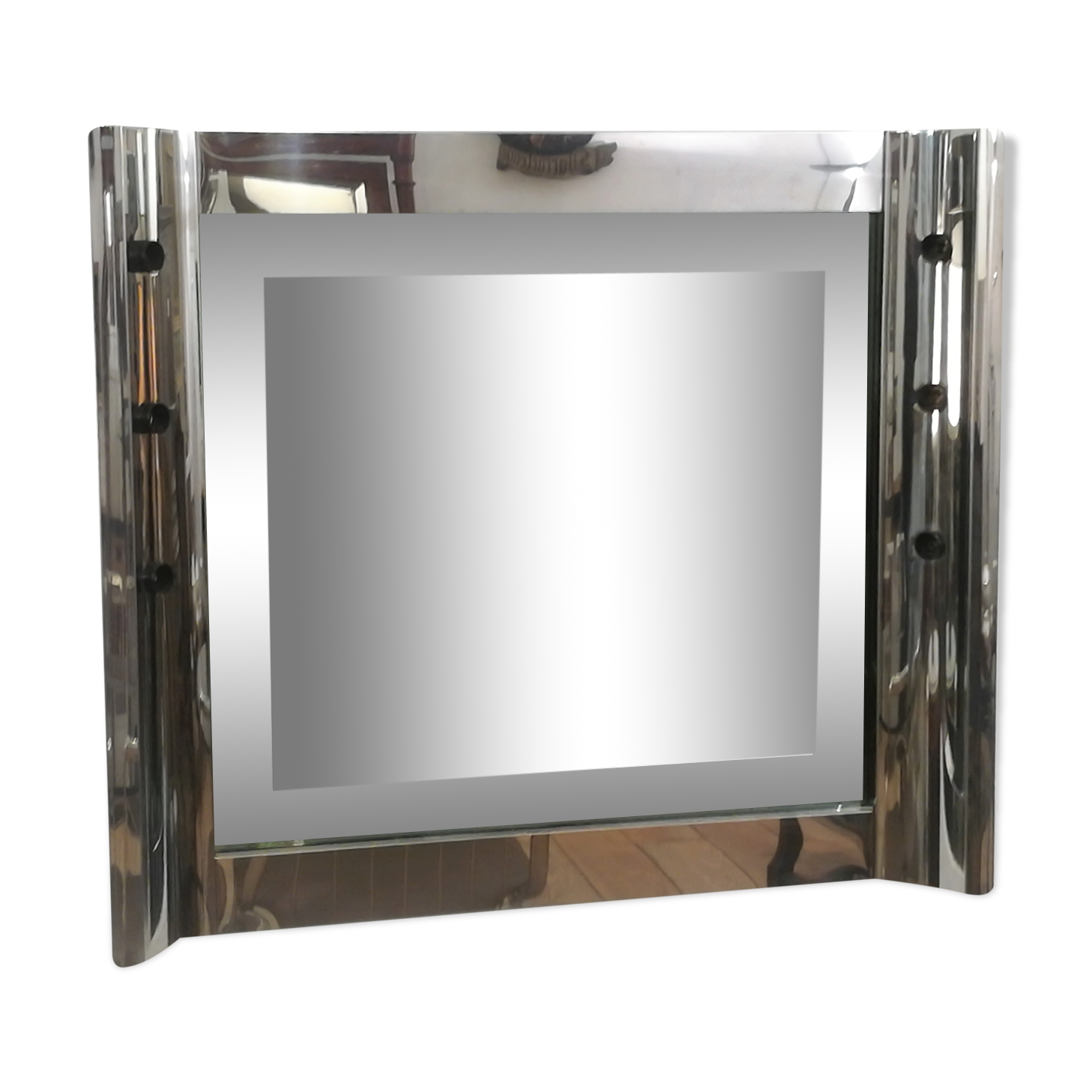 Bright artist's box mirror in chrome metal