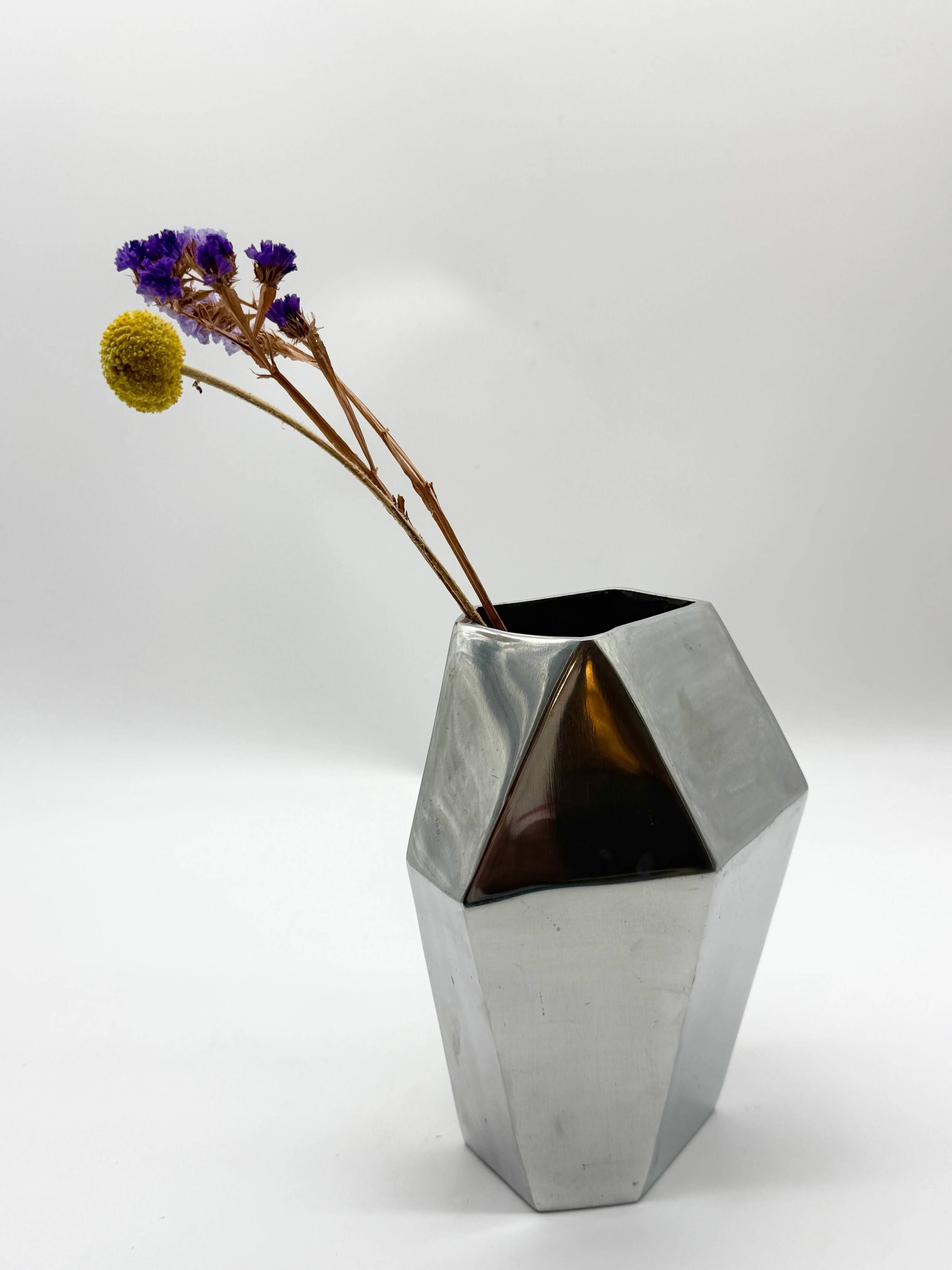 Vase "Prisme" en fonte d’aluminium, années 1980