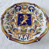 Magnifique assiette ancienne en faïence française à boucliers signée Keller