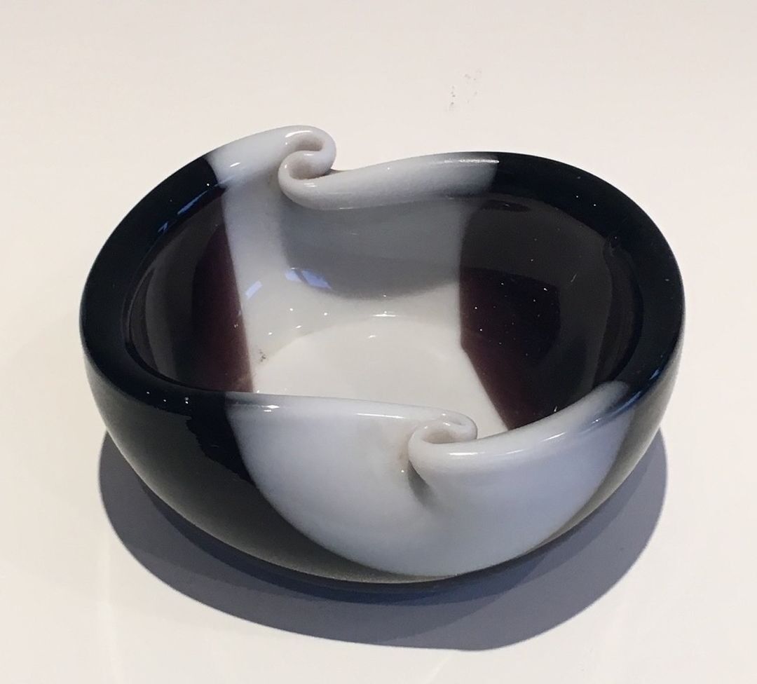 Two-Coloured Black and White Glass Dish with Swirls, circa 1970