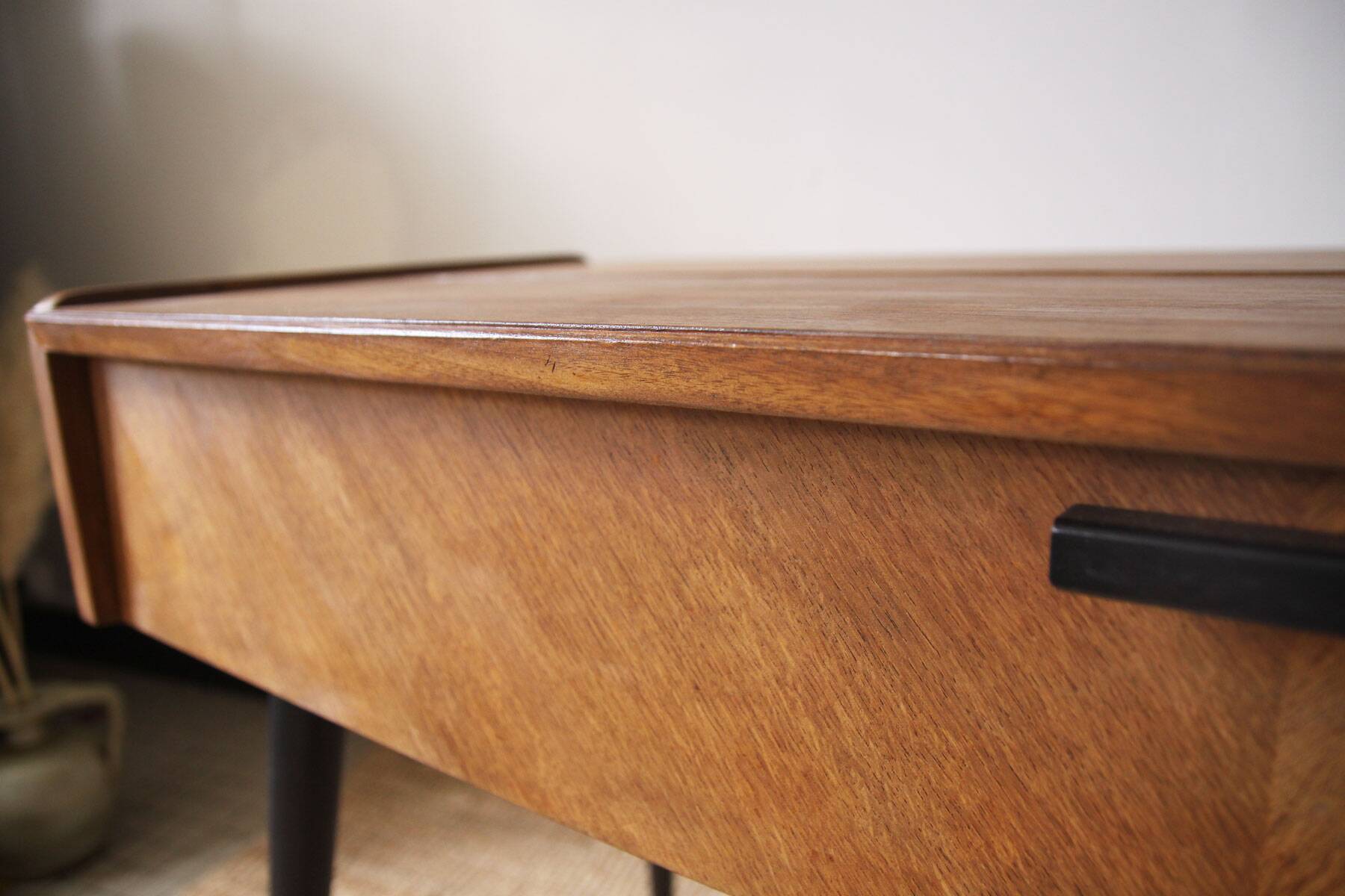 Old knitting compass feet console