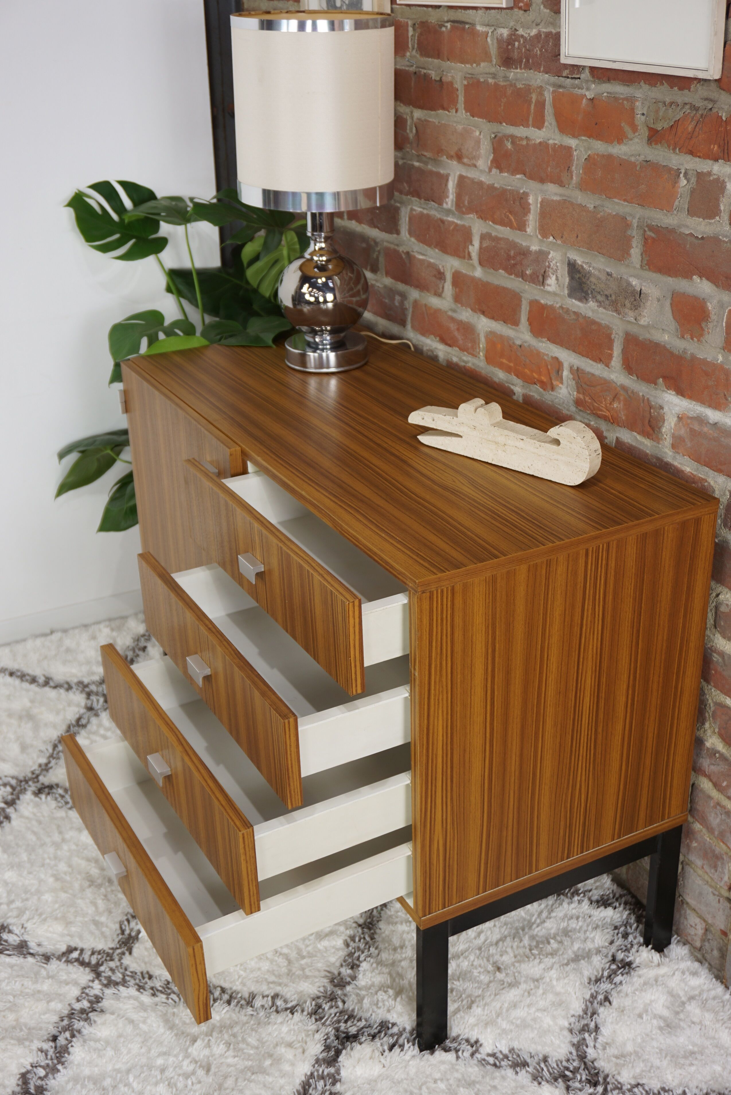 Sideboard Pierre Guariche for Meurop 60