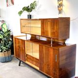 buffet vintage avec un élément supplémentaire