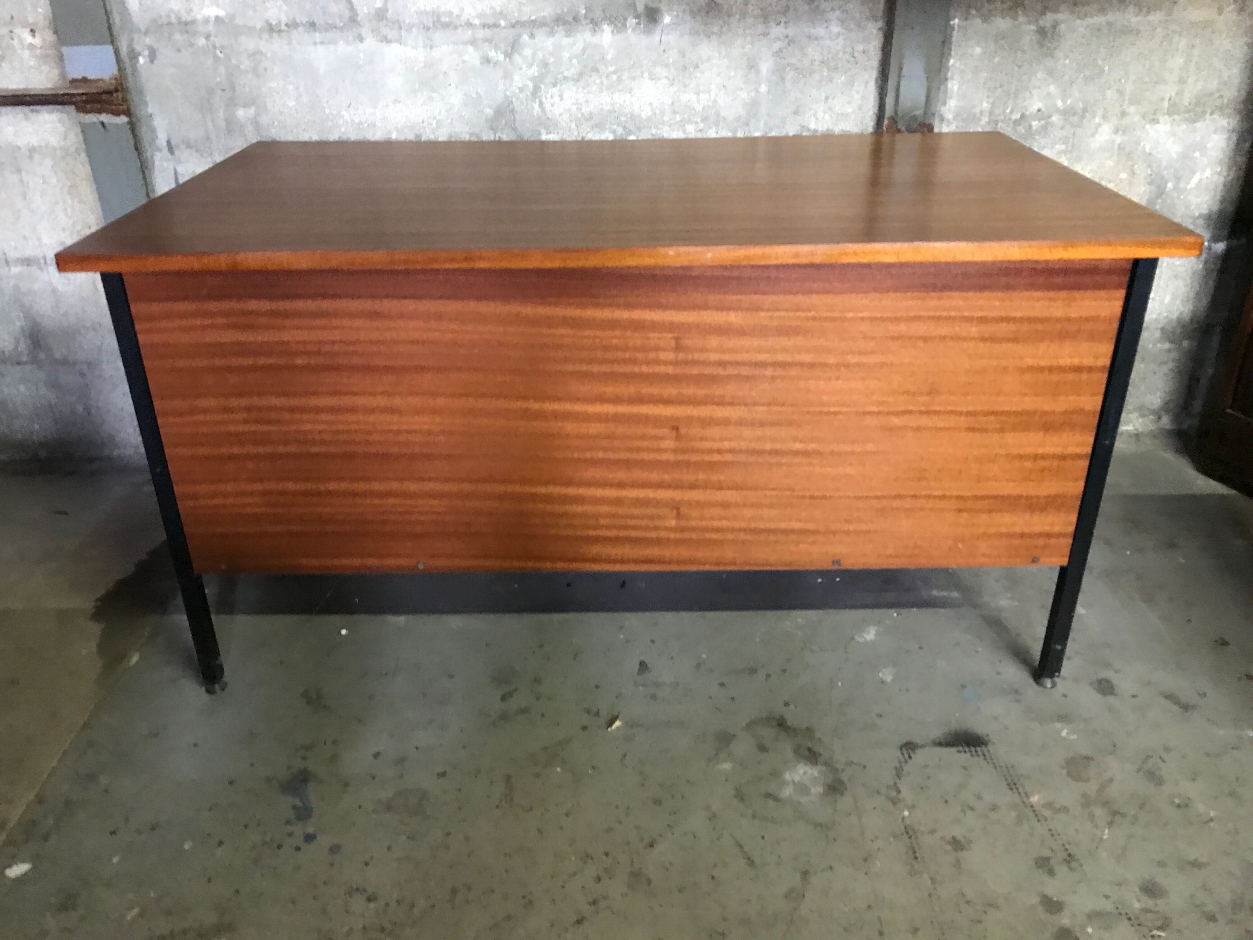 Bureau vintage des années 60