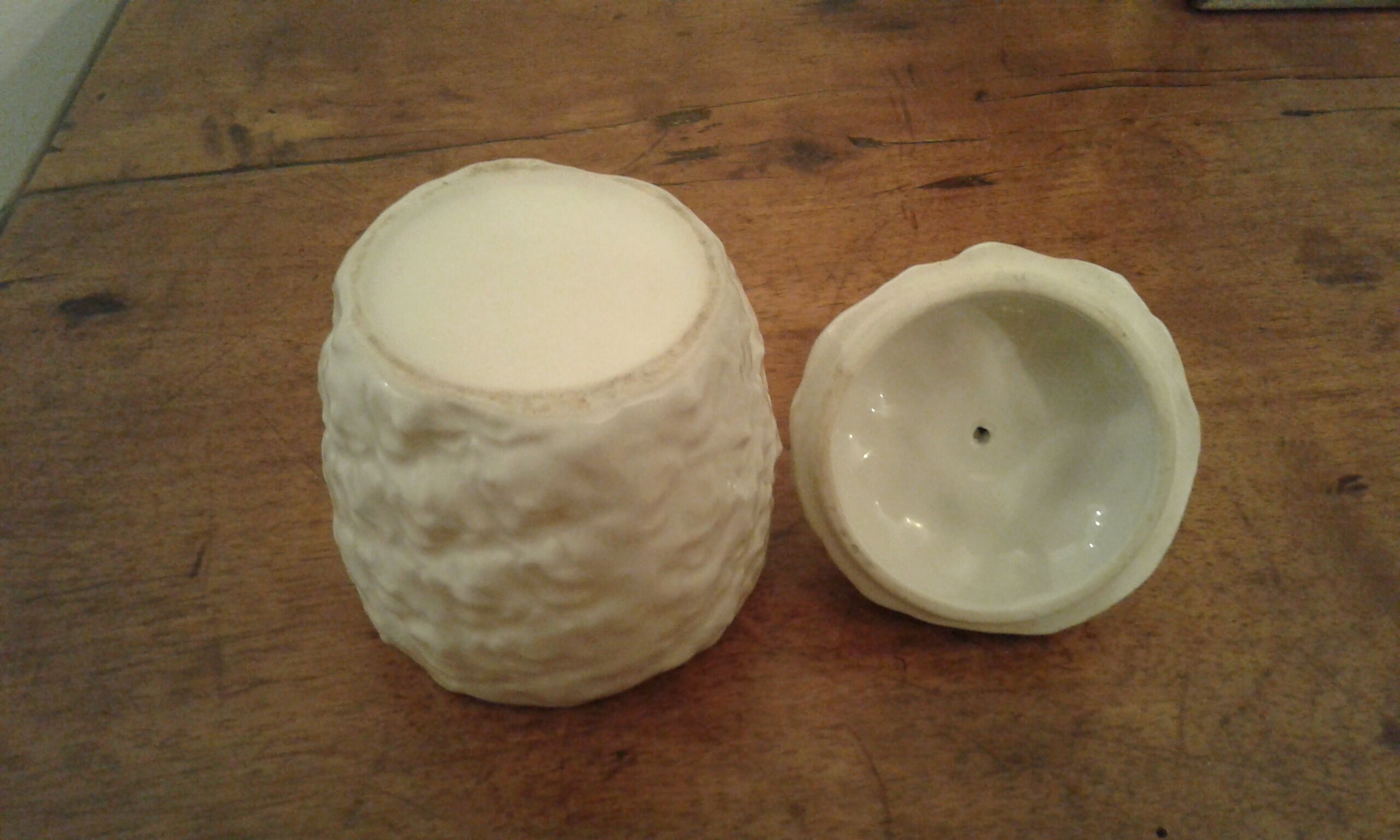 Vintage pineapple pot with lid