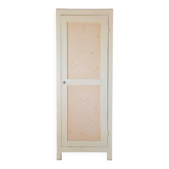 Bonnetière parisienne ancienne patinée – armoire étroite vintage