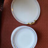 12 assiettes a dessert et 1 plat