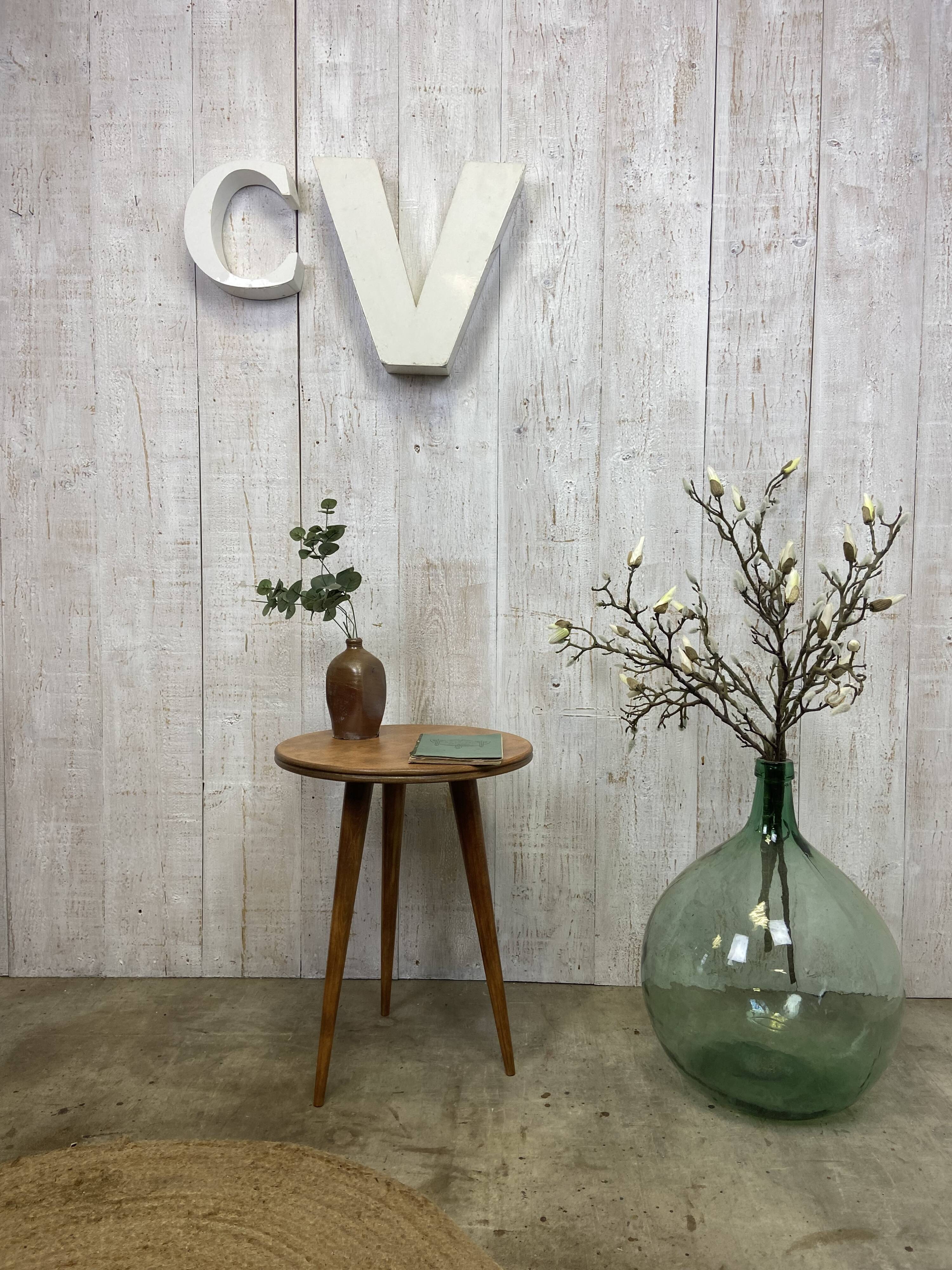 Tripod pedestal table