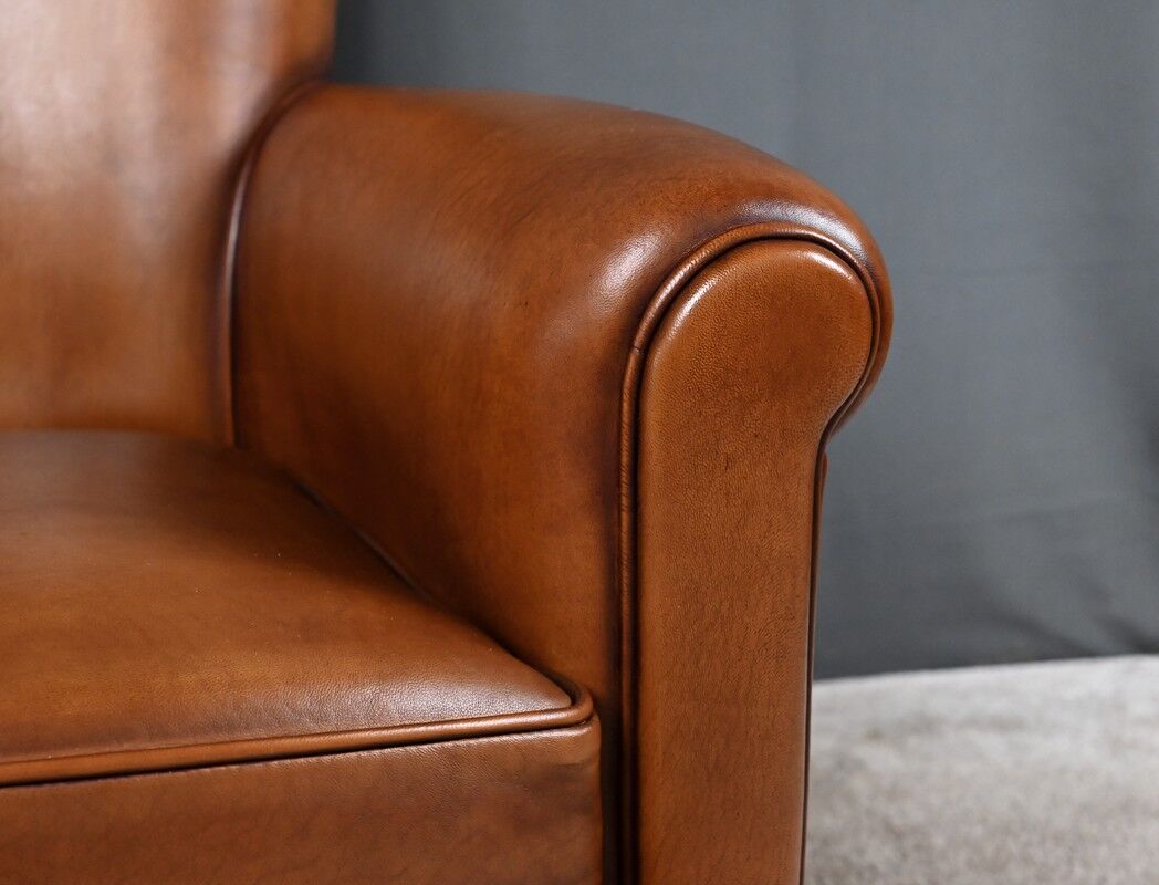 Paire de fauteuils club en cuir