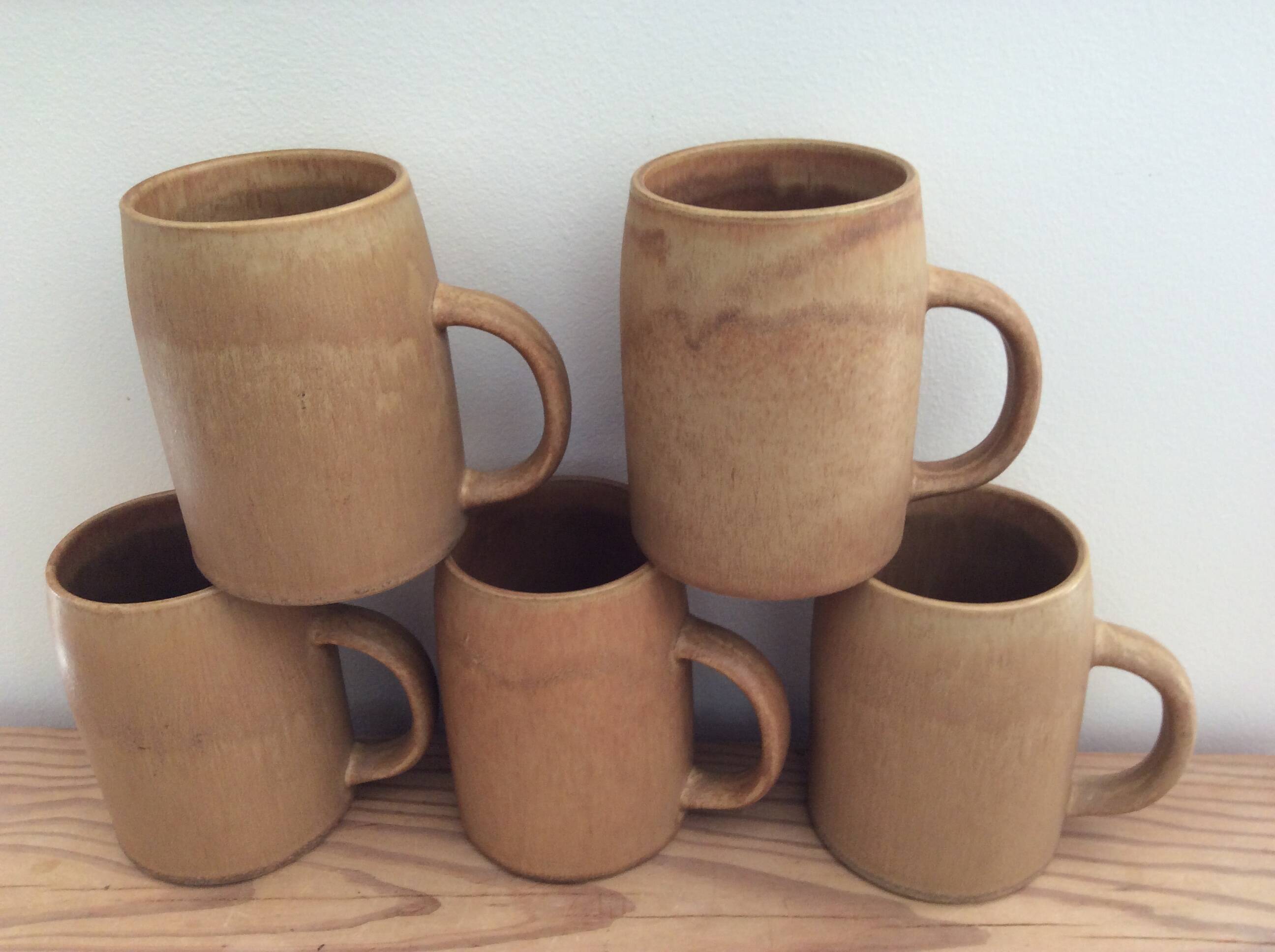 5 stoneware mugs