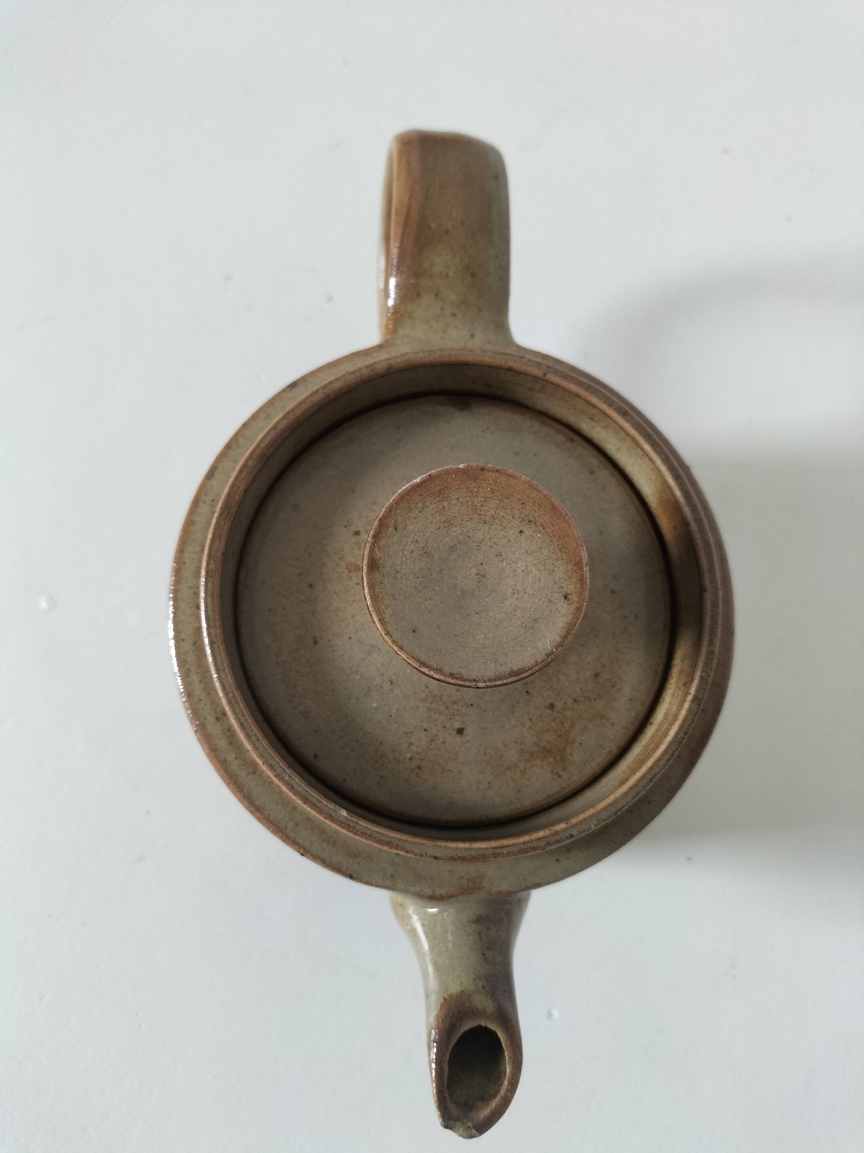 Théière artisanale en grès, style japonisant, esprit Puisaye, 1960-1970