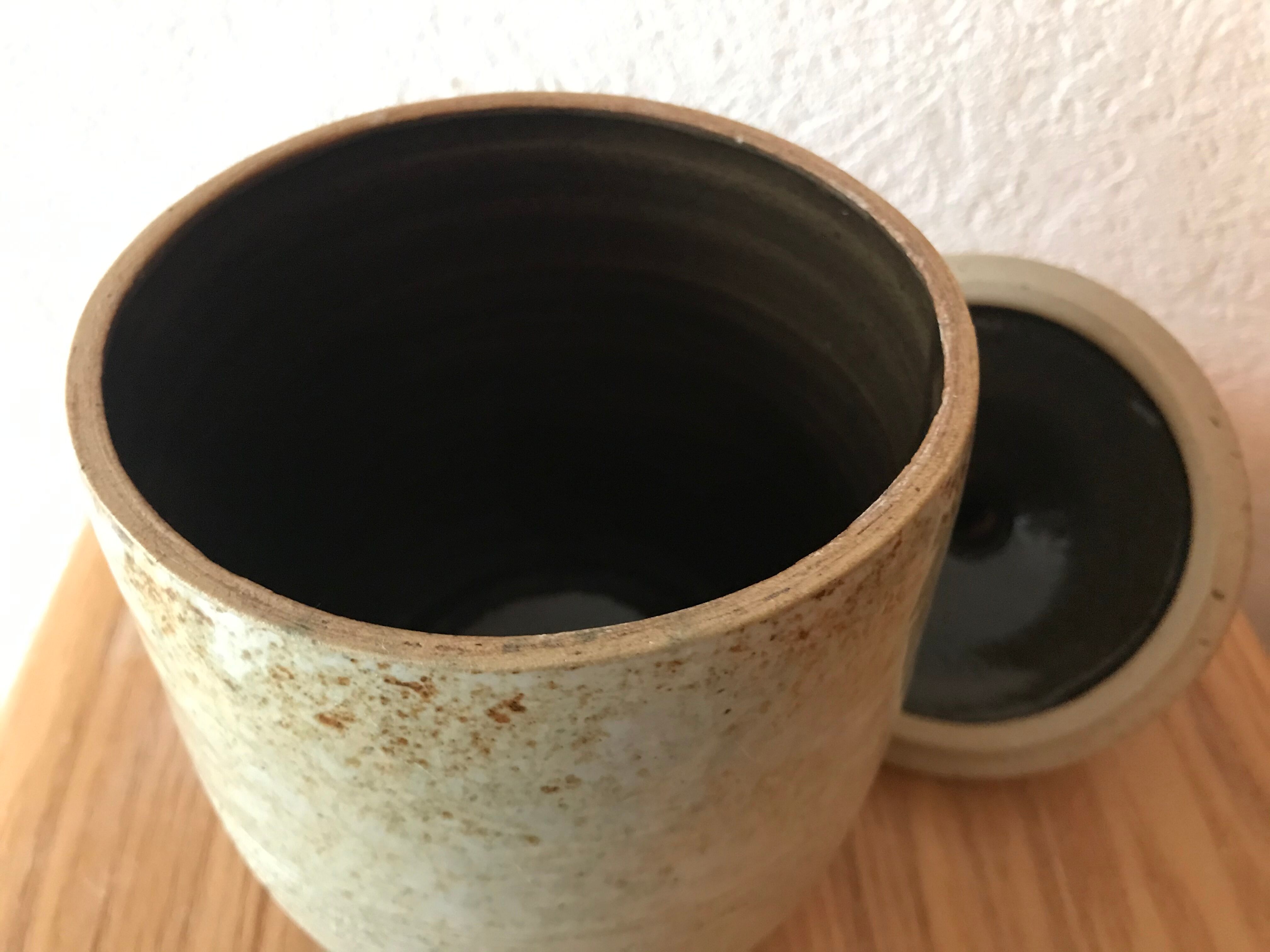 Open jar enamelled sandstone