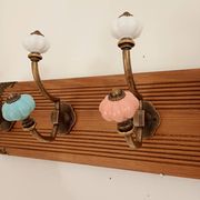 Porte-manteau mural 8 patères – style vintage – bois teinté & métal