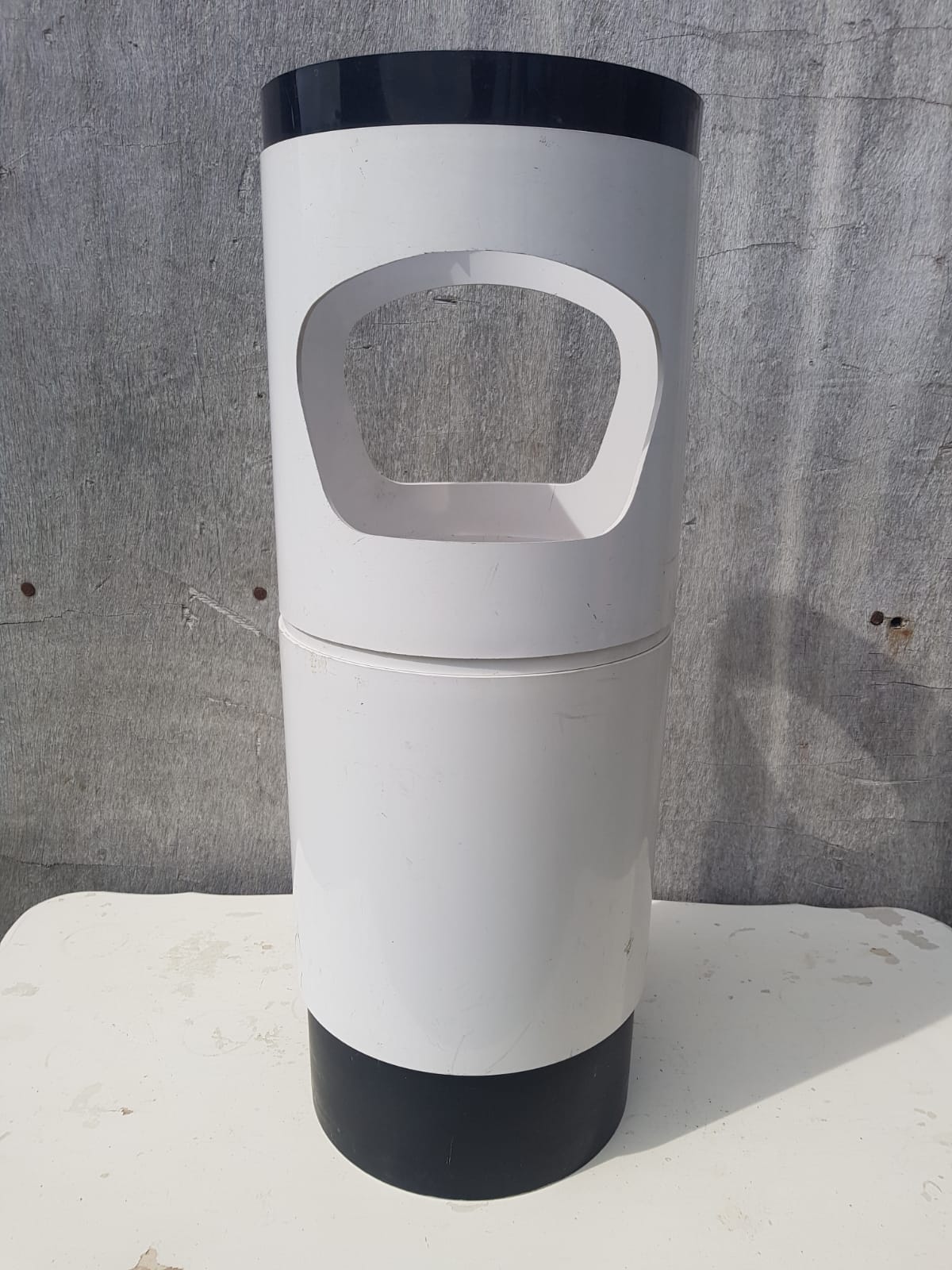 Former trash umbrella door Samp design Manade bakelite white - black
