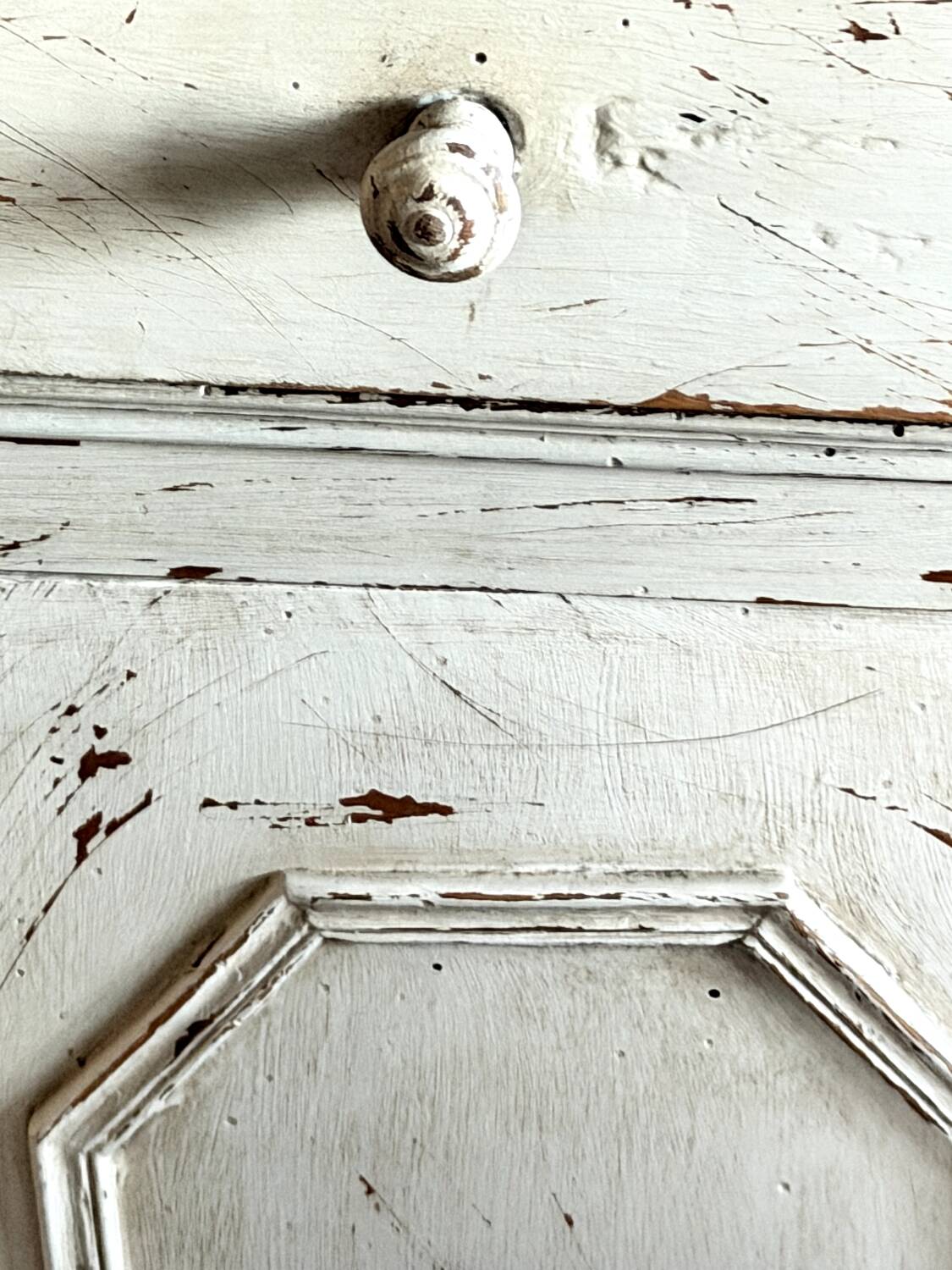 Petit meuble ancien patiné gris pierre/ table d'appoint / chevet
