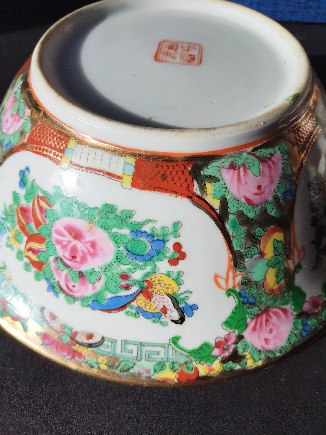 Chinese porcelain bowl with floral and bird decoration – Famille Rose style