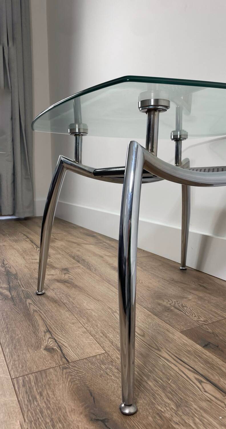 Table basse moderne « Space Age » des années 1970 en chrome et en verre