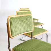 Série de quatre chaises B32