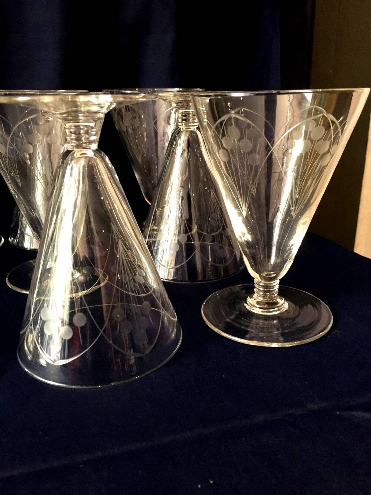 Set of 10 engraved glass water glasses from the 1930s 1940s tabletop art
