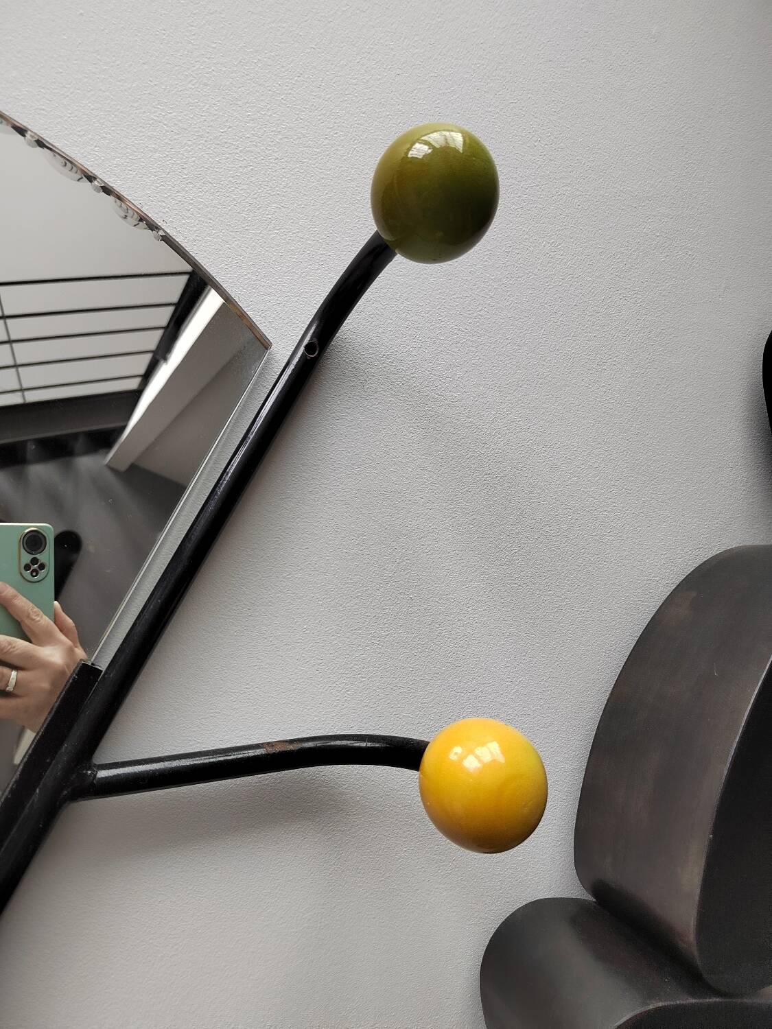 Coat rack/vintage iron mirror on foot 1970