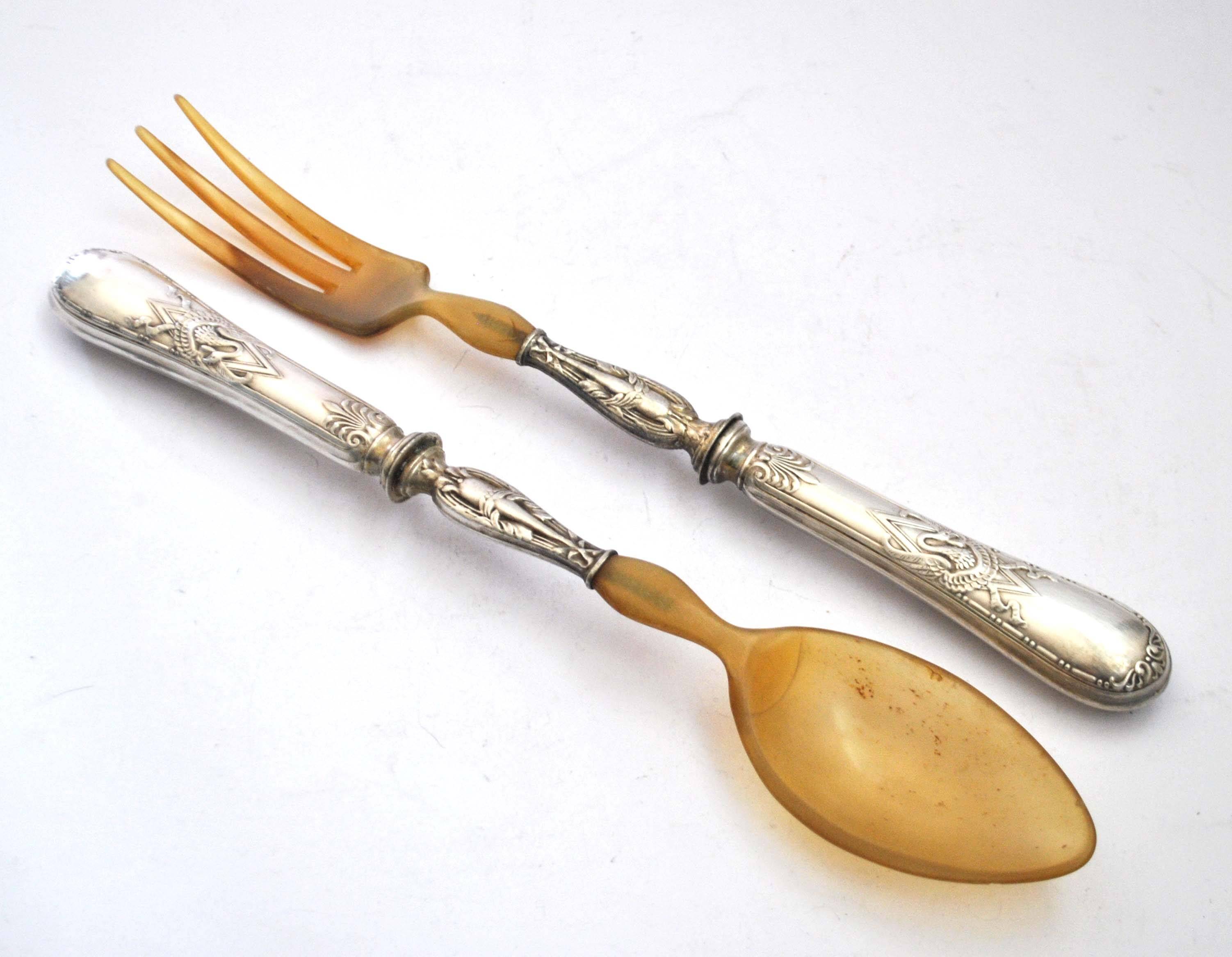 Empire salad server decorated with a swan and napoleon palmette, 19th century.