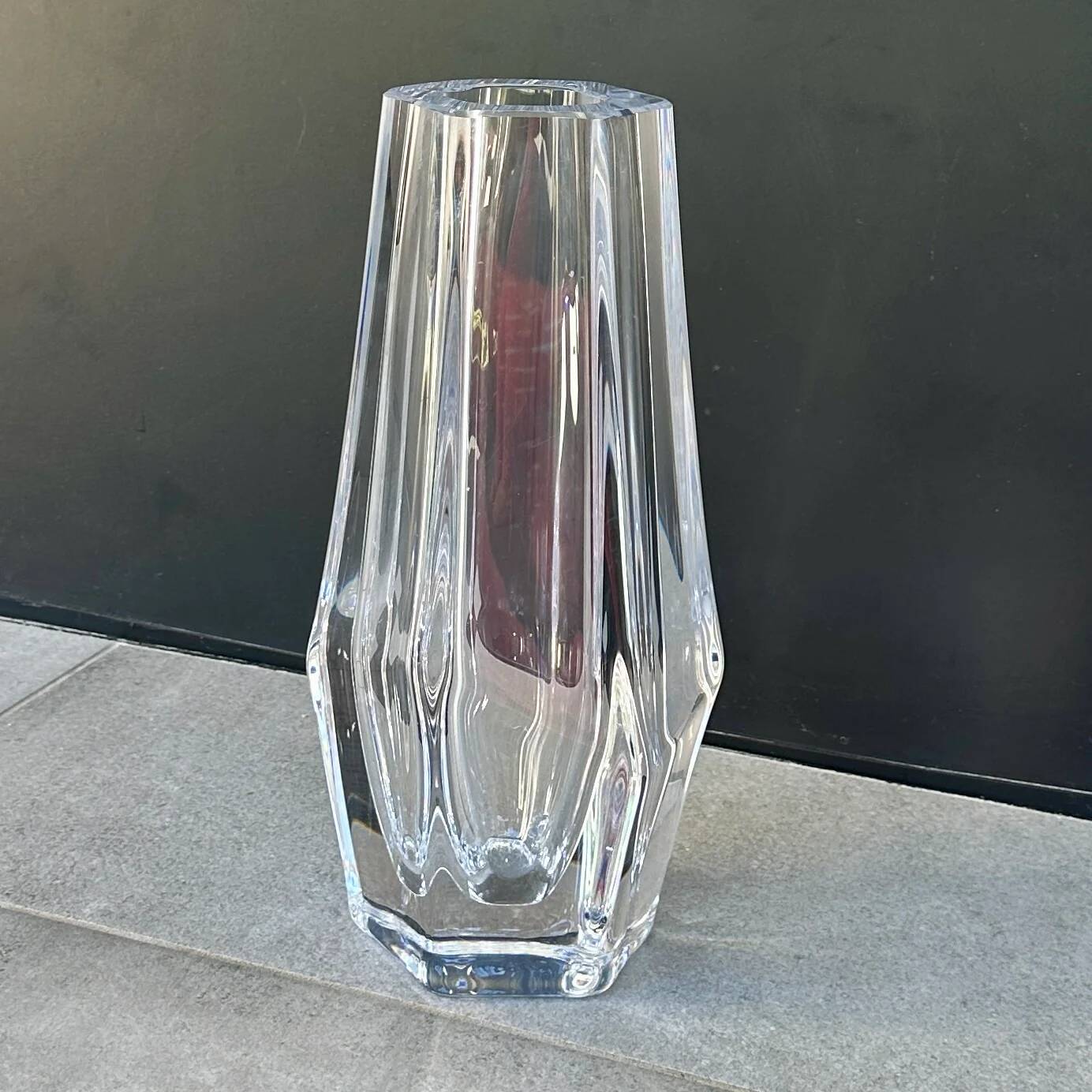 Hexagonal crystal vase by Daum France – 35 cm – Made in France
