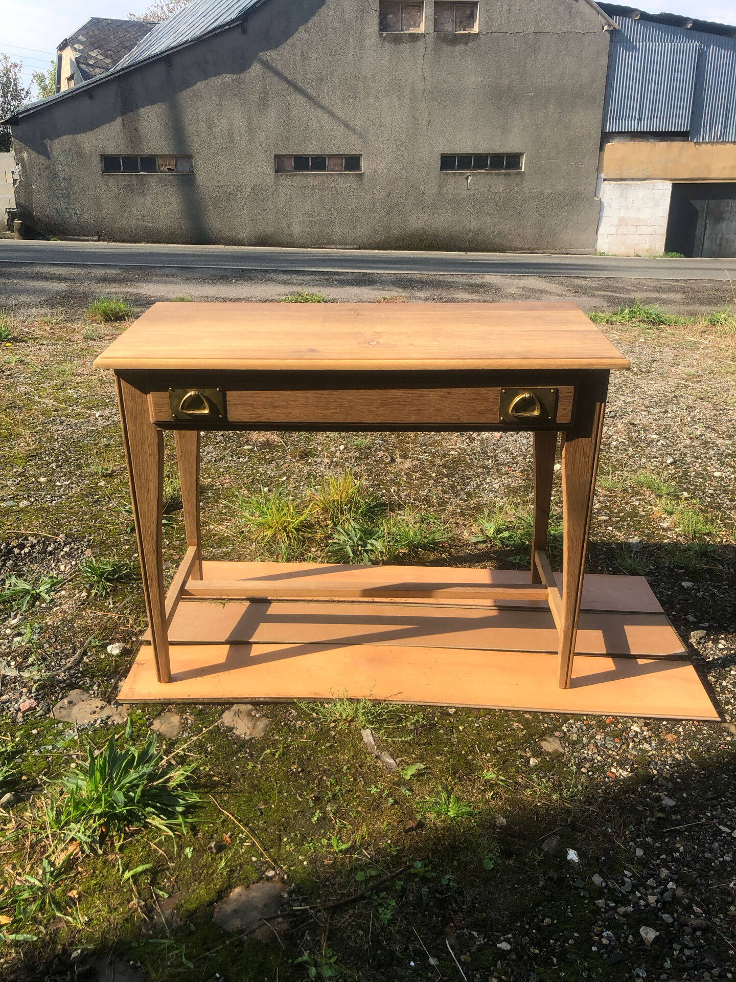Desk table