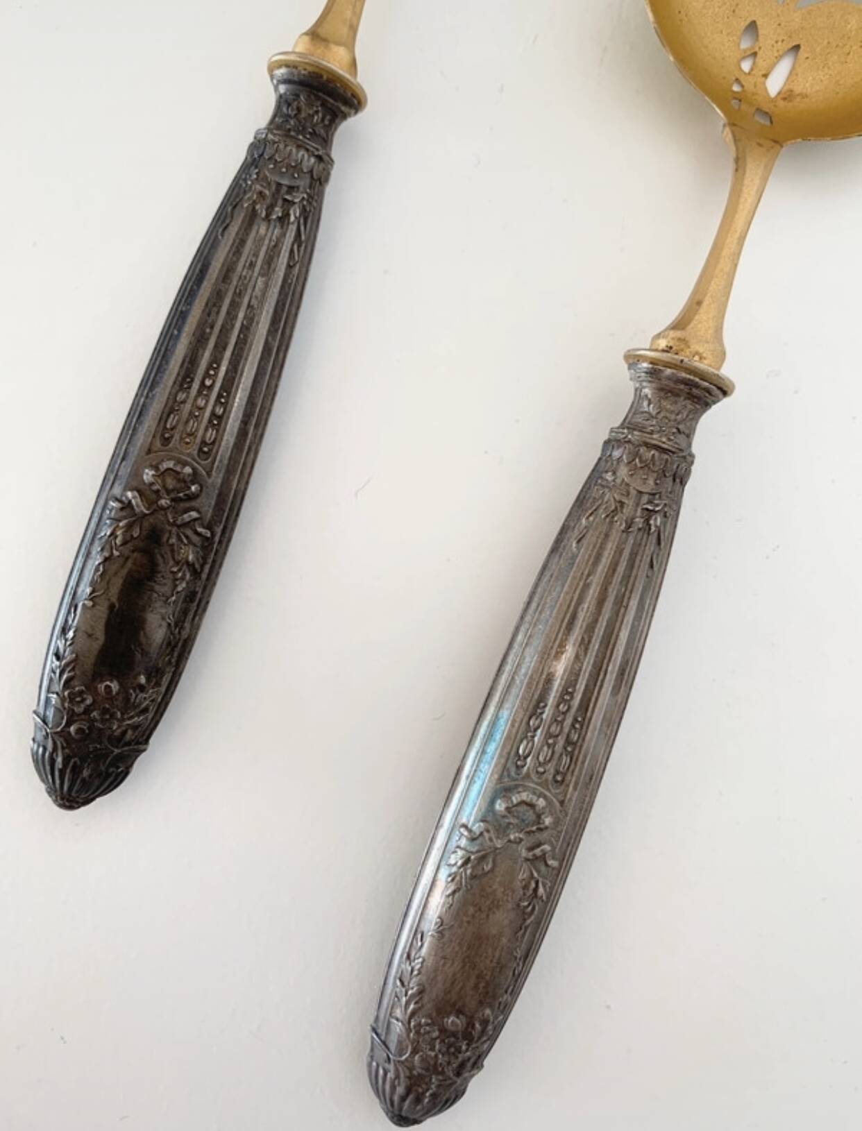 Silver-plated service cutlery with 950 thousandths and gold metal.