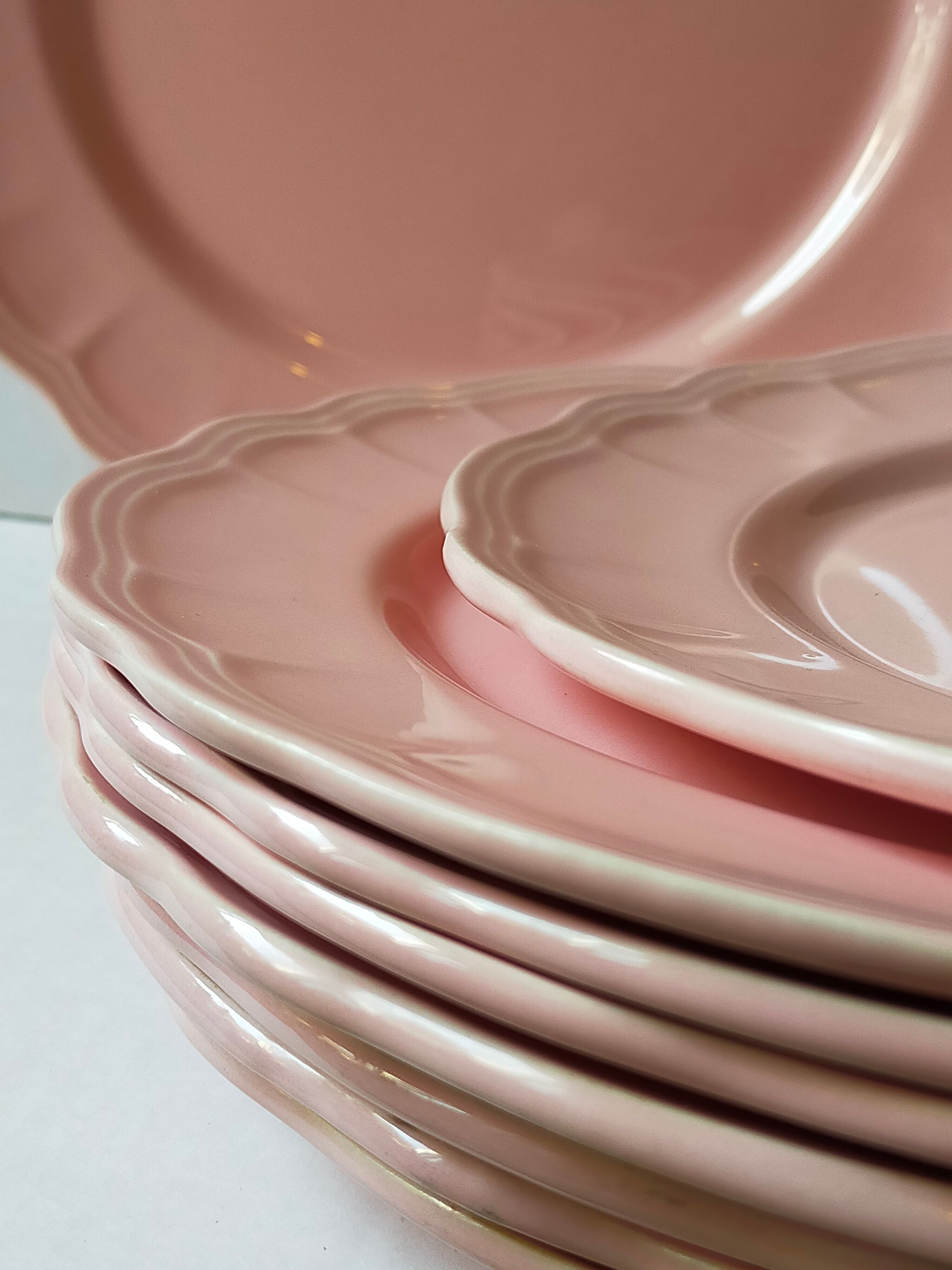 Seven ceramic plates of vintage salins