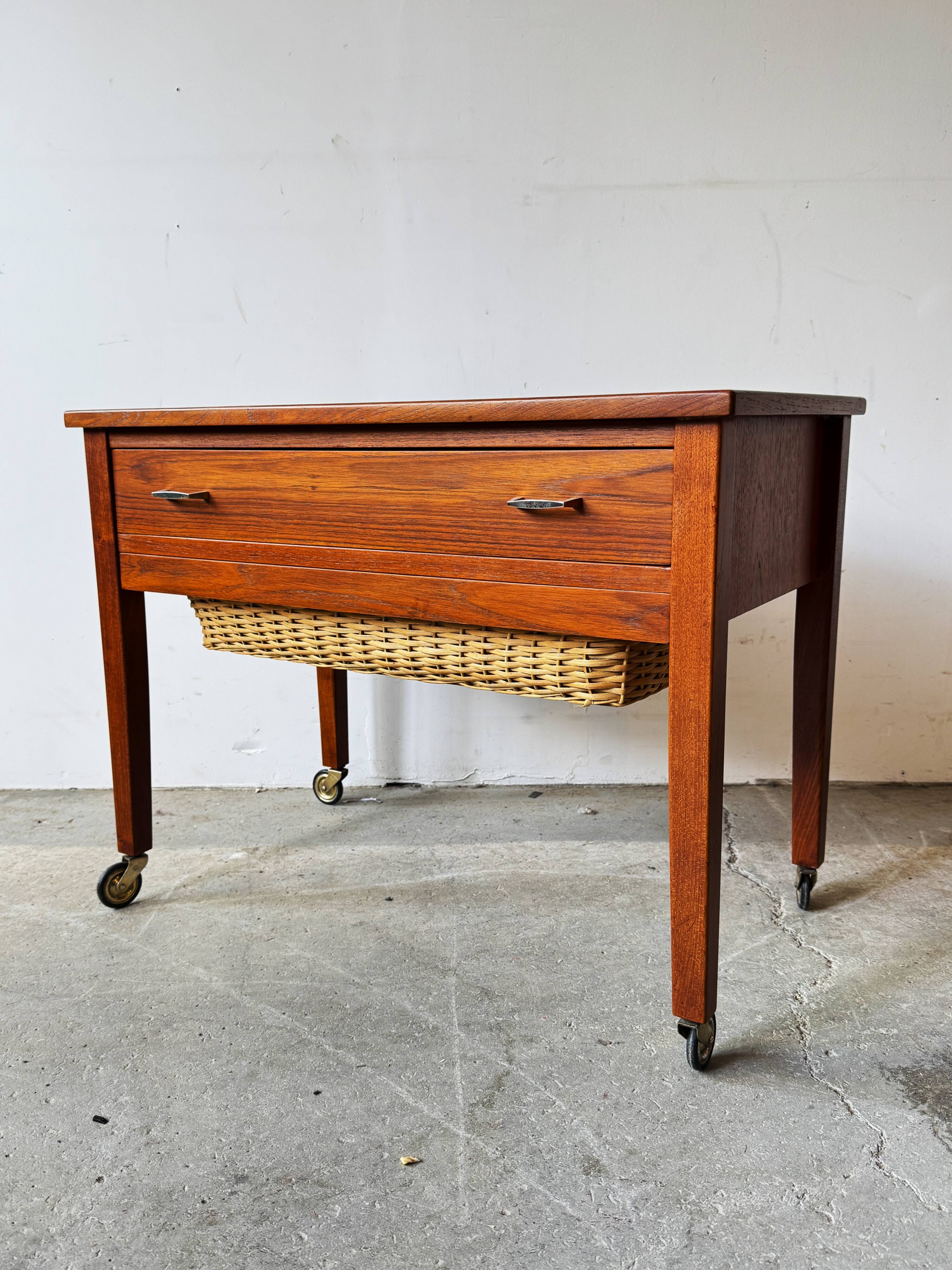 Mobile table/thread stand, Denmark 60s, vintage, mid-c modern