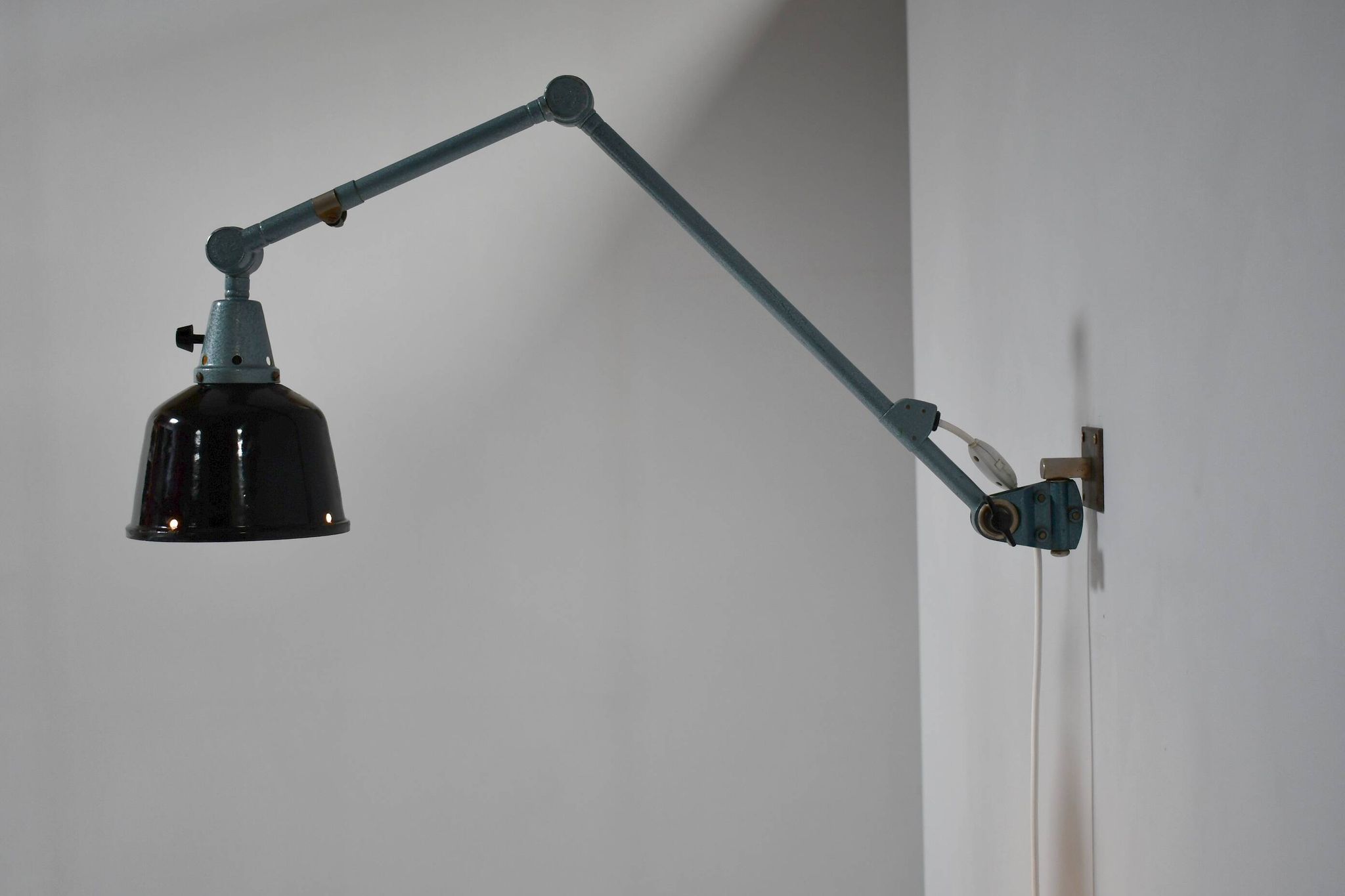 Lampe de studio articulée par Midgard. Allemagne, années 1950.