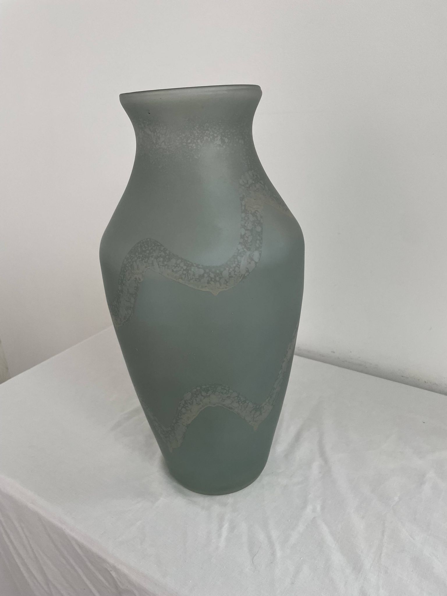 Large glass vase, Trait d'Union, gray-green tones, sandblasted vase decoration, elegant and chic