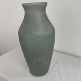 Grand vase en verre, Trait d'Union, teintes gris vert, décor de vase sablée, élégant et chic