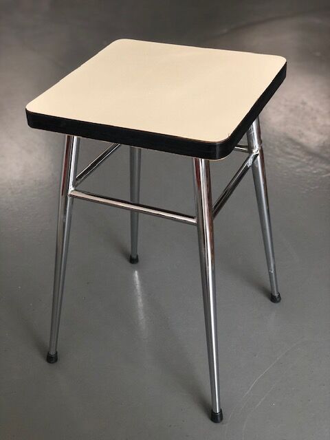 Tabouret en formica blanc