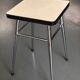 Tabouret en formica blanc