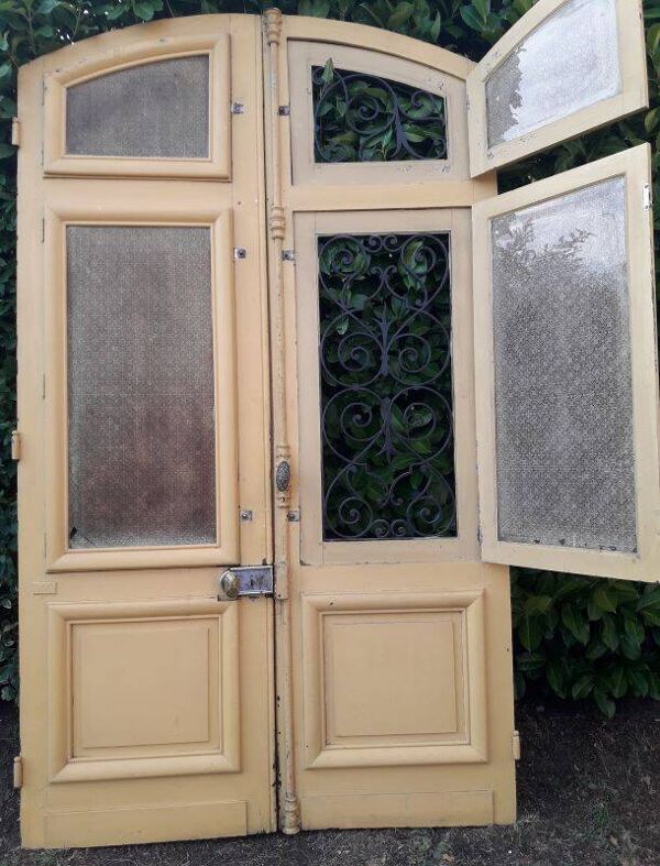 Porte d'entrée cintrée double en chêne, grilles et verre, XIXème