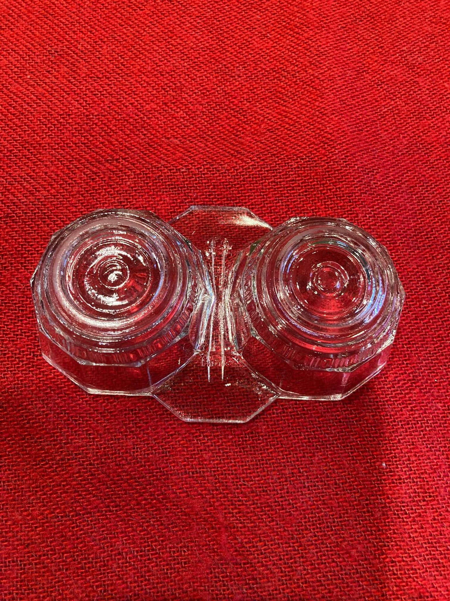 Retro salt and pepper shaker set, made of molded glass