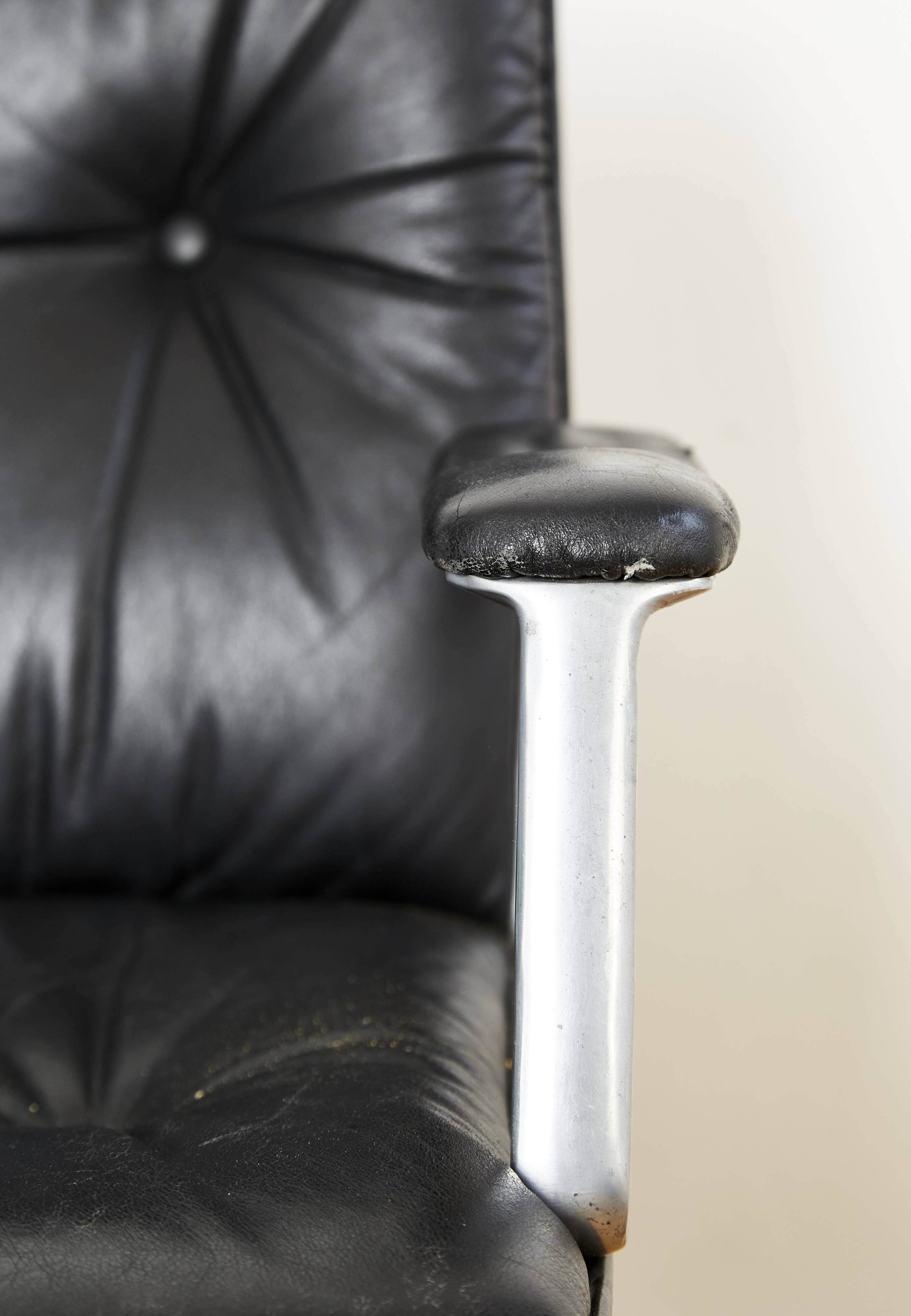 Oswaldo Borsani swivel Chair P125 for Tecno Milano