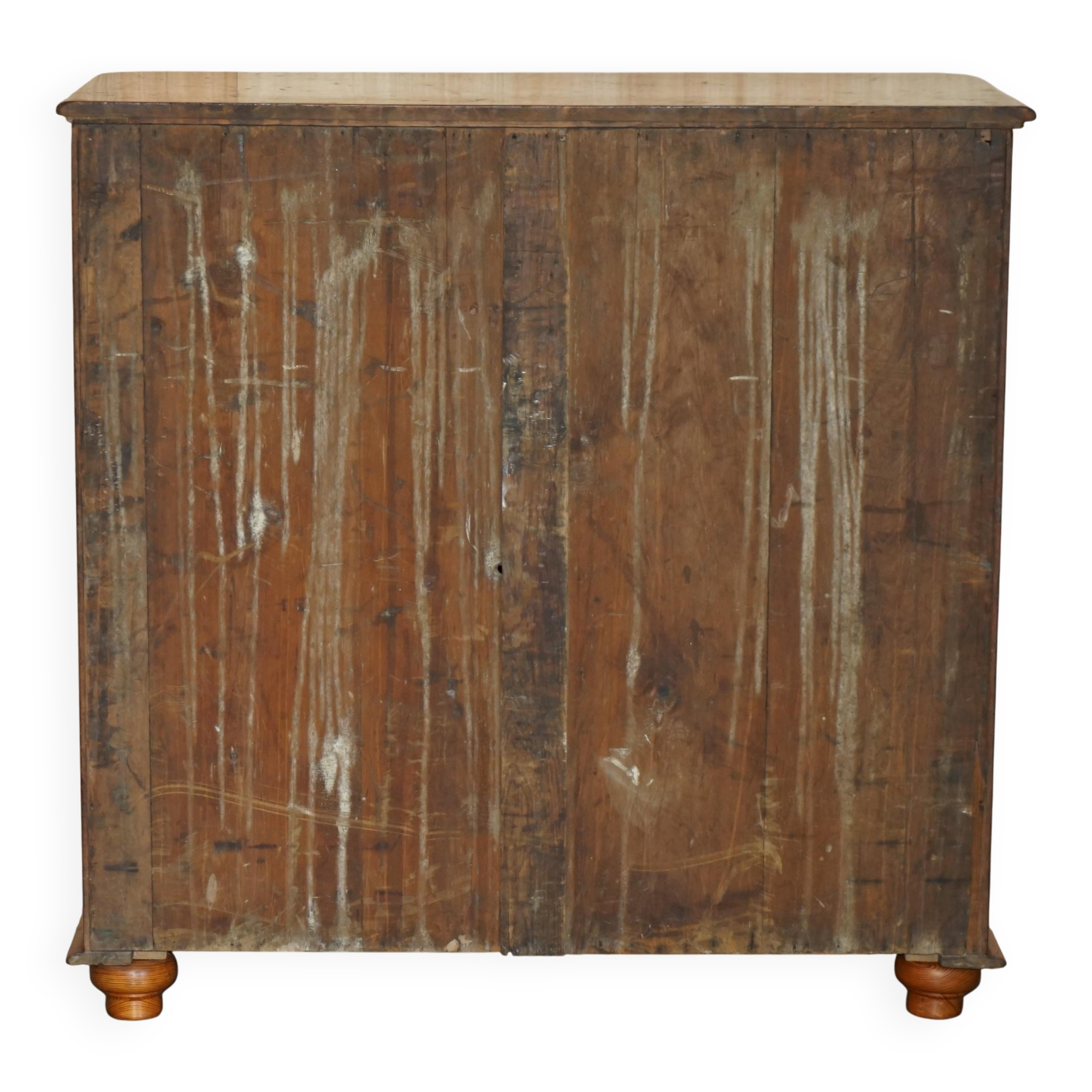 Large Victorian chest of drawers in solid pine from around 1880.