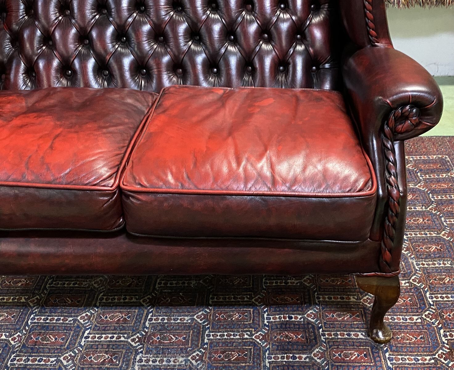 Chesterfield 2-seater leather-eared sofa from the 80s