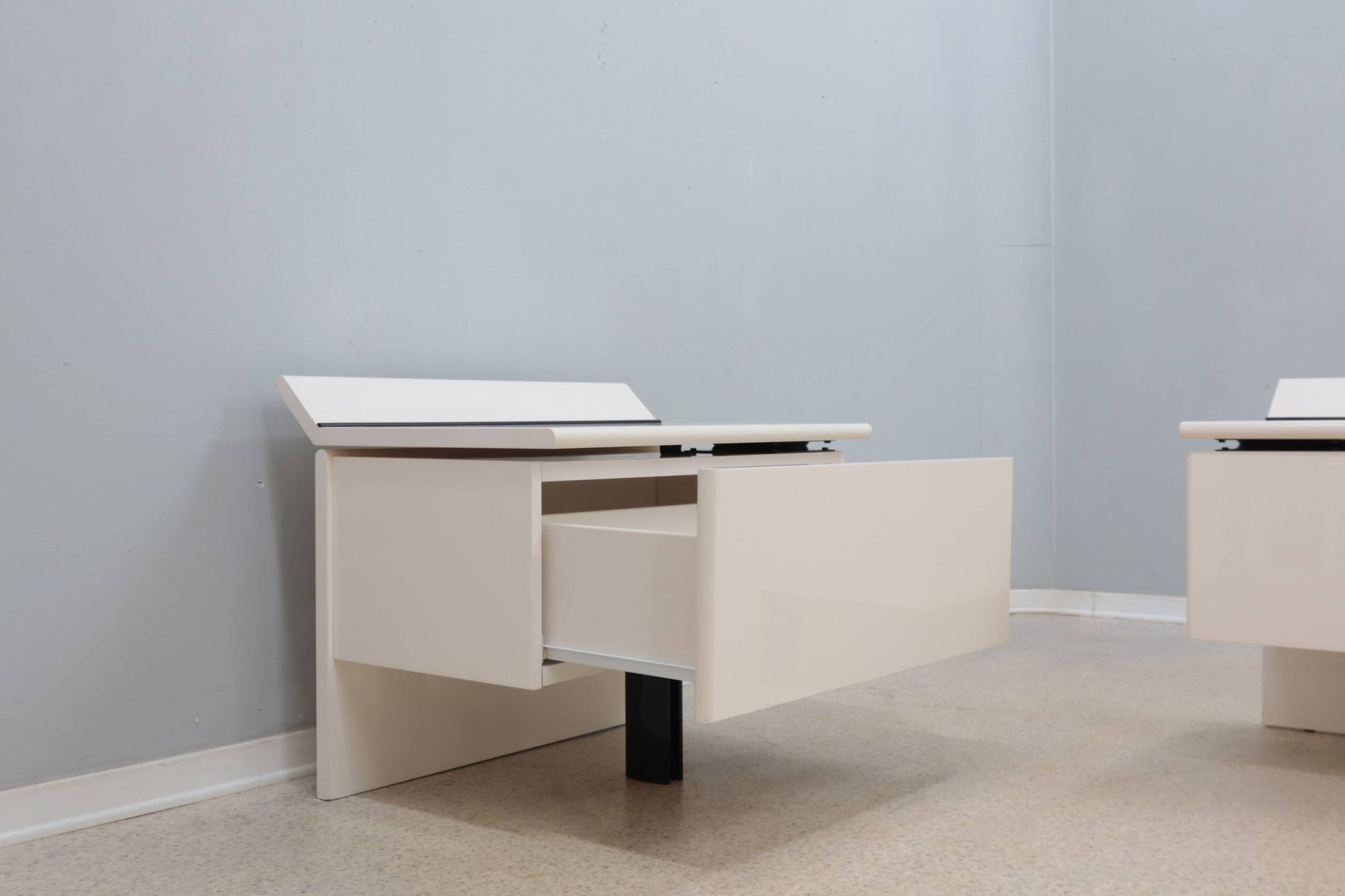 Paolo Piva lacquered nightstands B&B Italia 1970s