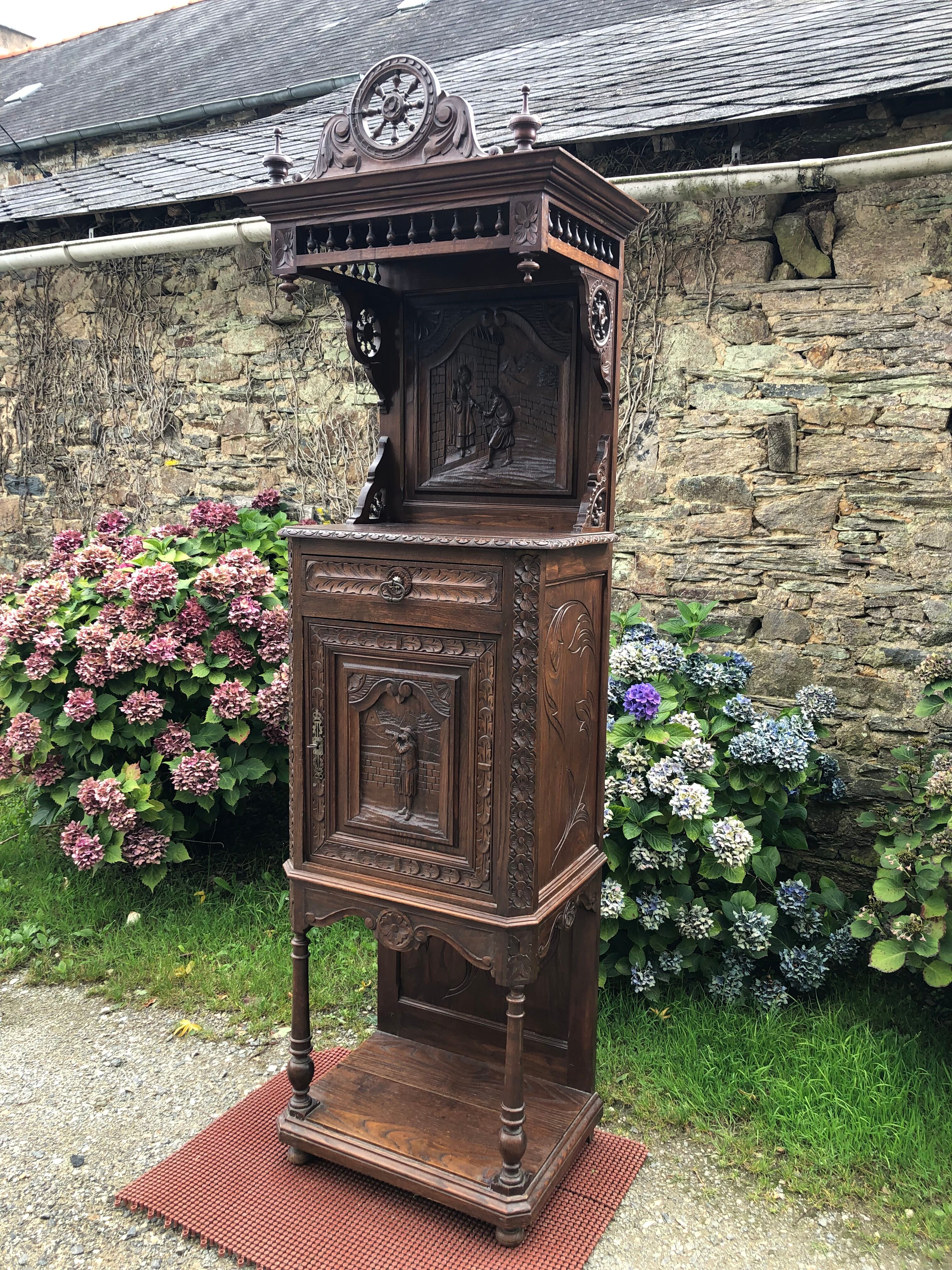 Breton oak sideboard from the early 20th century