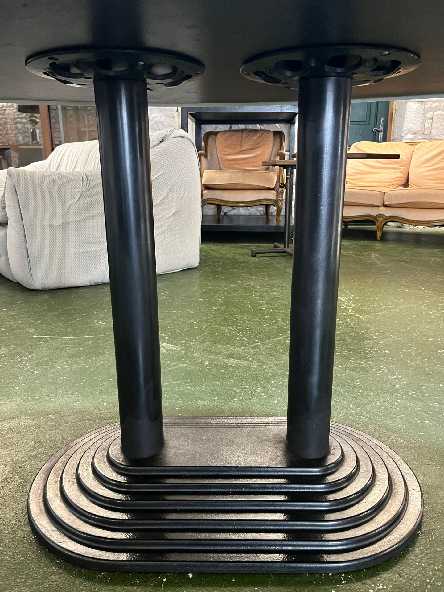 Oval dining table
