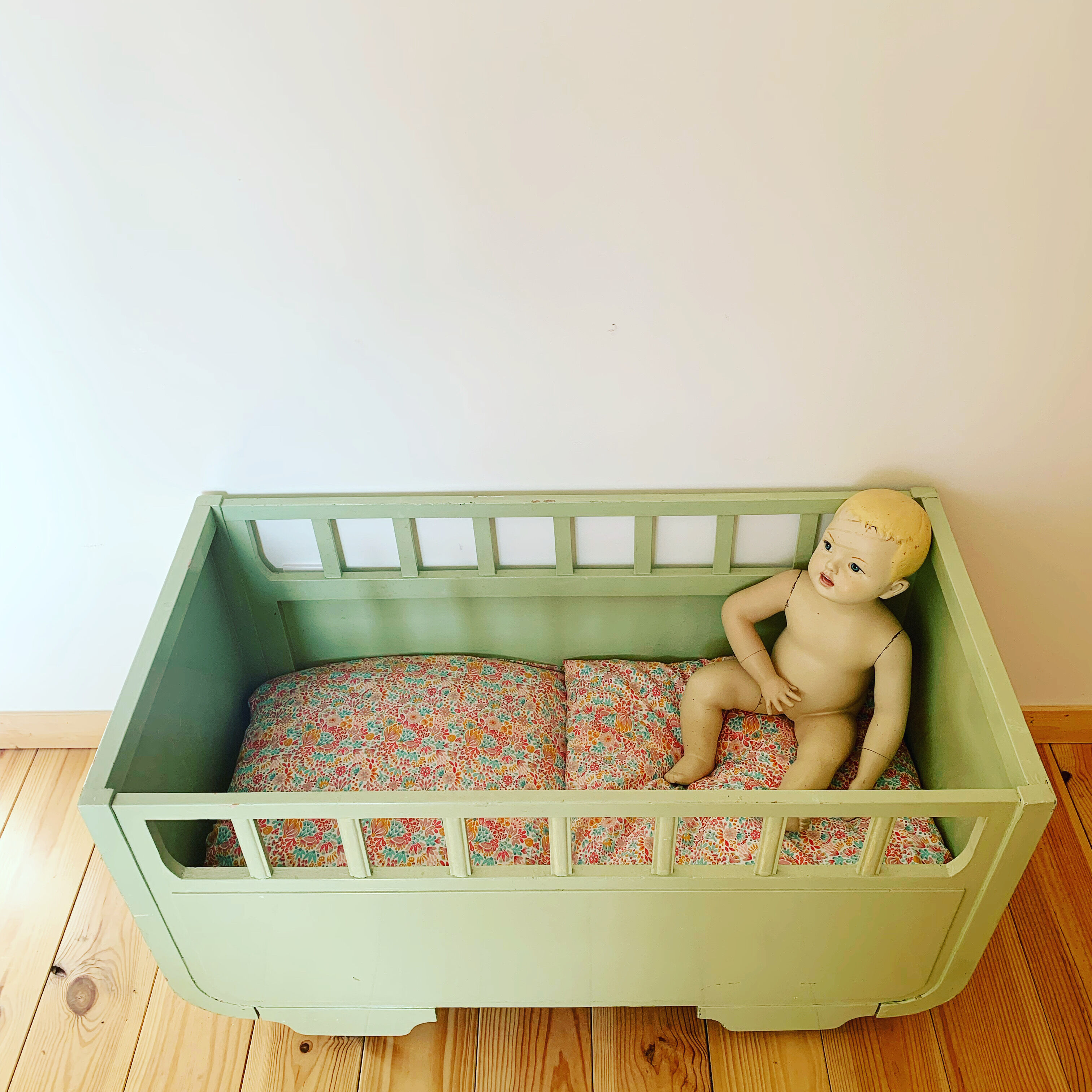 Baby bed 1950