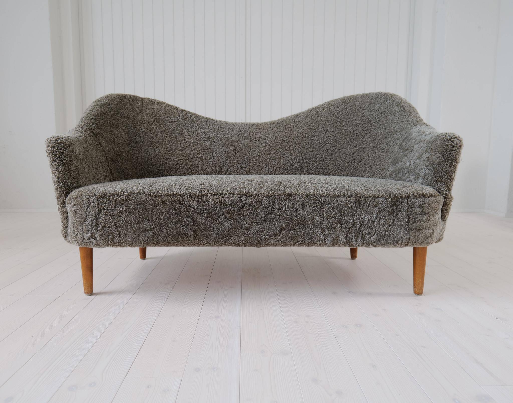 Mid-century modern canapé in sheepskin / shearling model 'Samspel' by Carl Malmsten, 1956