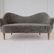 Canapé moderne du milieu du siècle en peau de mouton / shearling modèle 'Samspel' Carl Malmsten, 1956