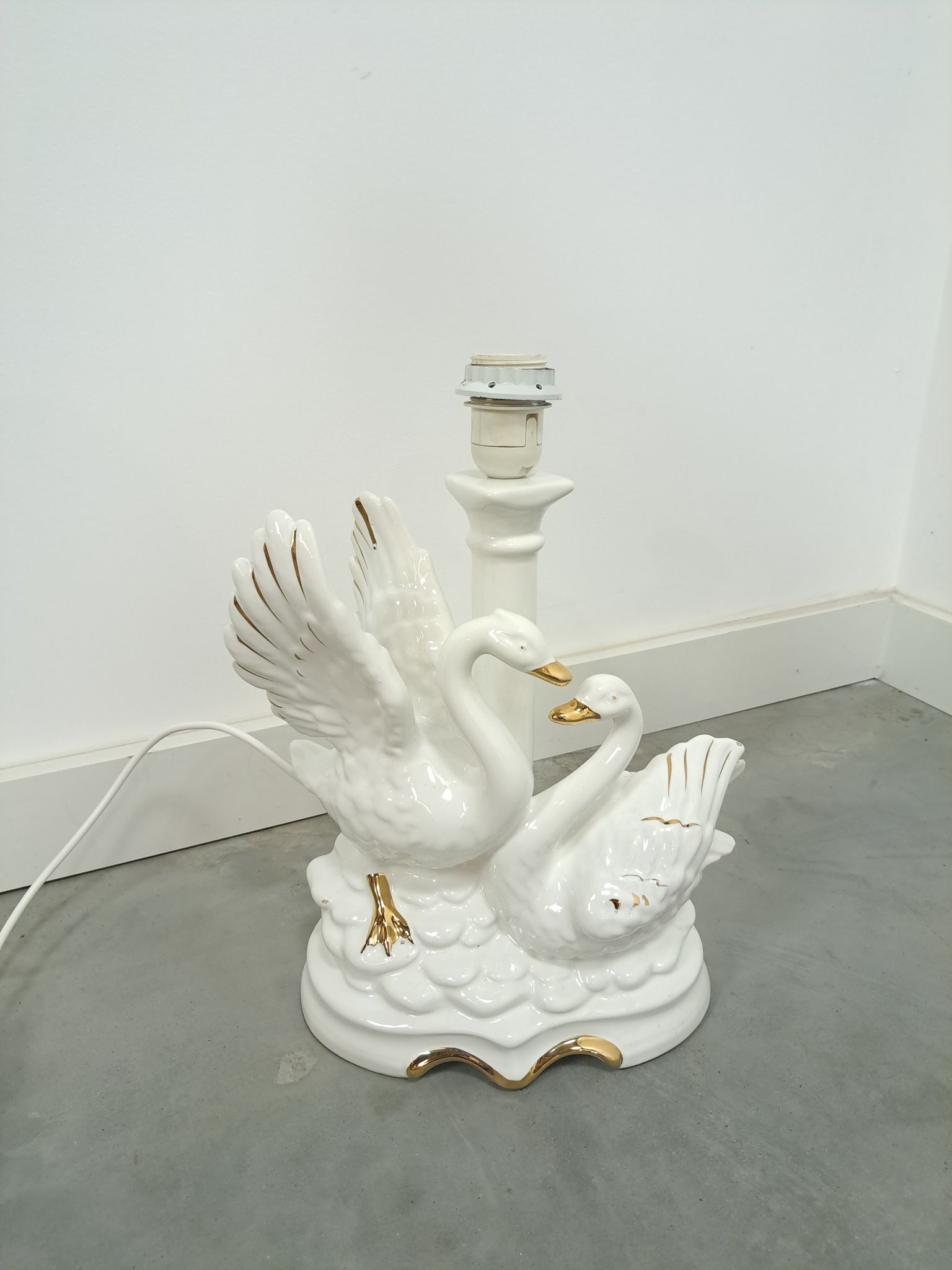 Porcelain lamp swans with vintage gold details