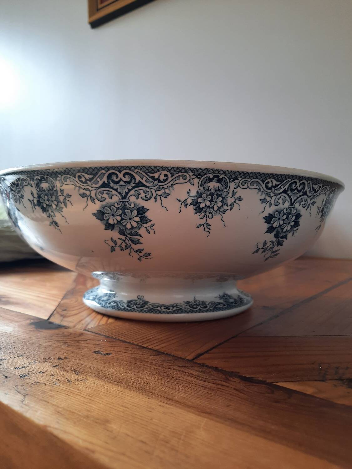 Vegetable dish on foot